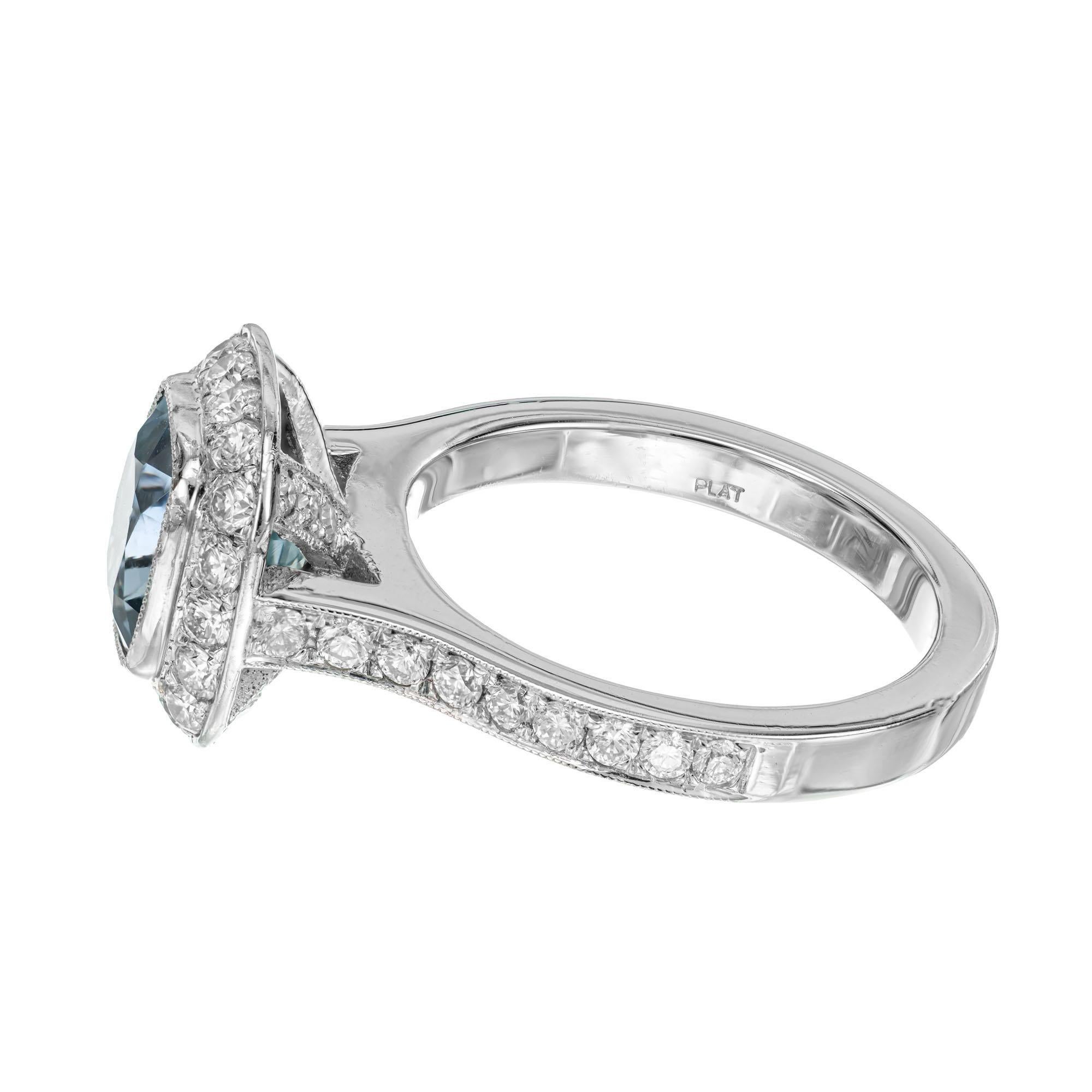 Peter Suchy, bague de fiançailles halo en platine avec saphir de 3,20 carats certifié GIA et diamants Pour femmes en vente