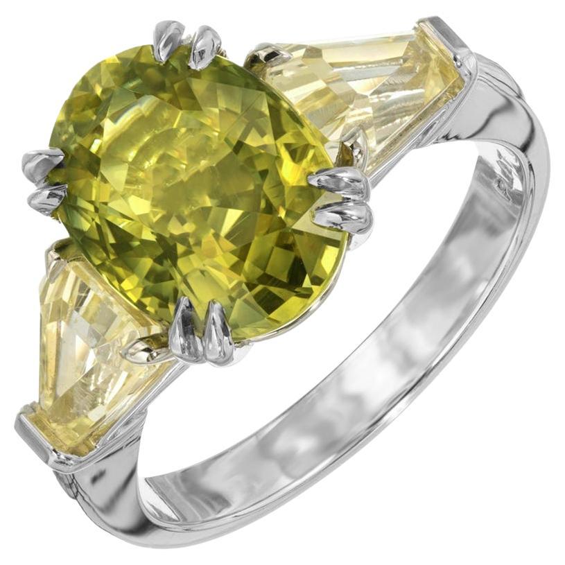 Bague de fiançailles à trois pierres en platine avec saphir jaune vert et jaune de 6,46 carats certifié GIA en vente