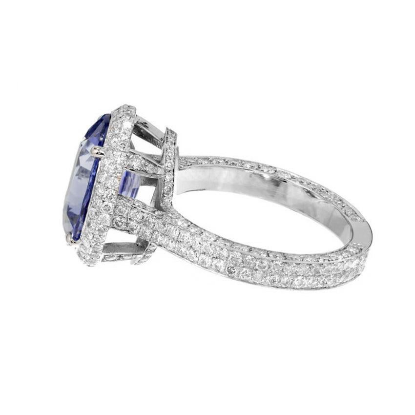 Peter Suchy Bague de fiançailles en or avec saphir bleu de 6,46 carats et halo de diamants en vente 4