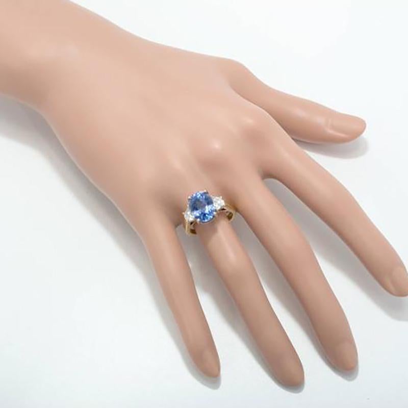  Bague de fiançailles à trois pierres en or avec saphir bleu de 7,75 carats et diamants en vente 3