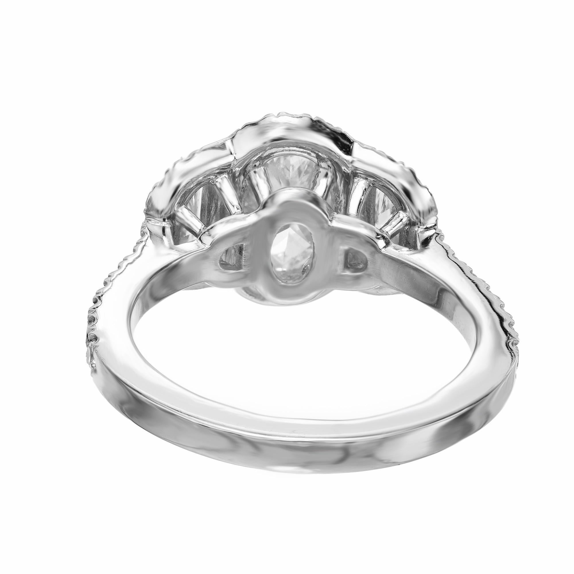 Peter Suchy GIA 0,95 Carati Anello di fidanzamento ovale con diamante aureola in platino a tre pietre in vendita 2