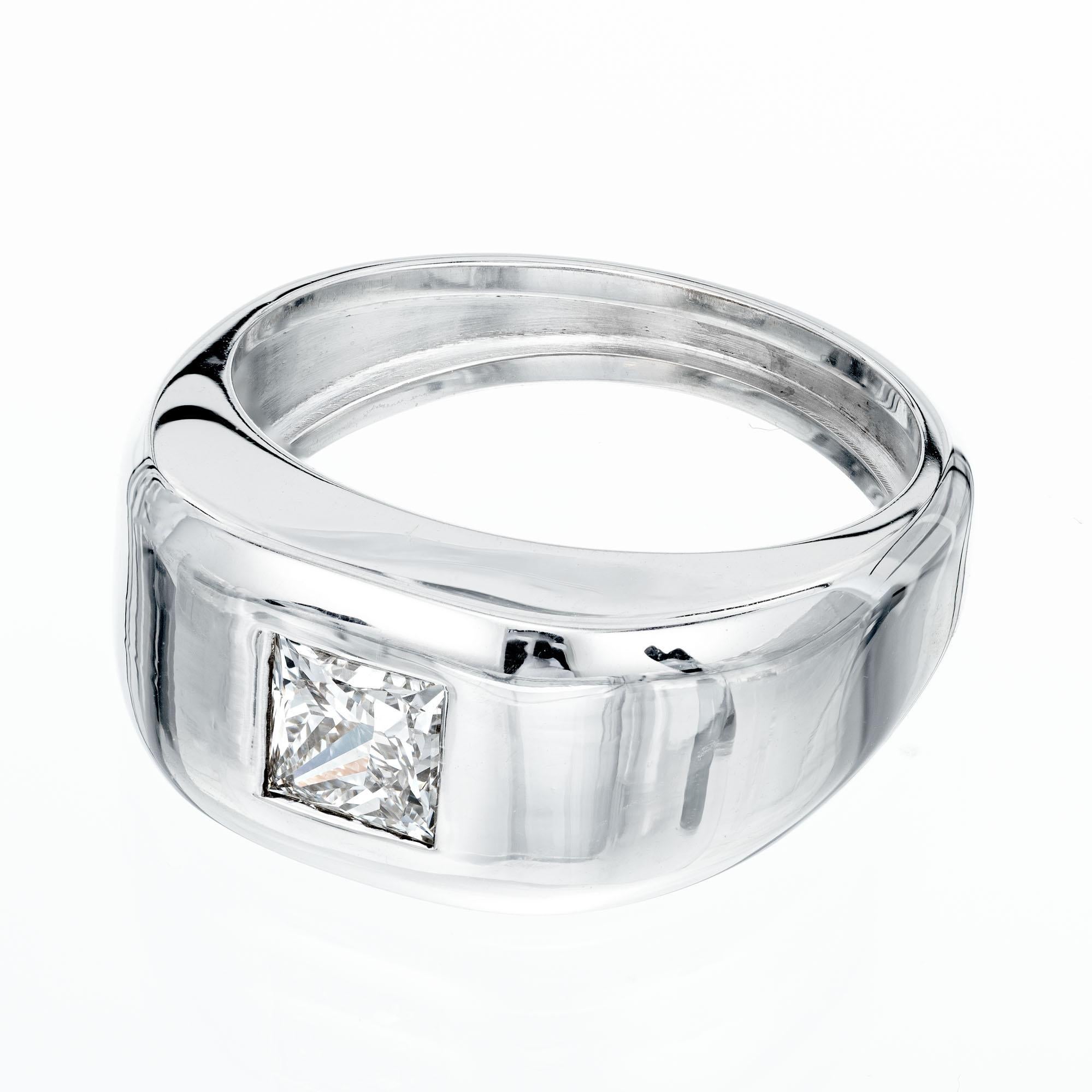 Anillo de compromiso unisex de oro blanco de 18 quilates. Piedra central talla princesa certificada por el GIA en un anillo estilo banda. 

1 diamante talla princesa H SI, aprox. 1,01 ct Certificado GIA nº 2106281478
Talla 8 y grande
oro blanco de
