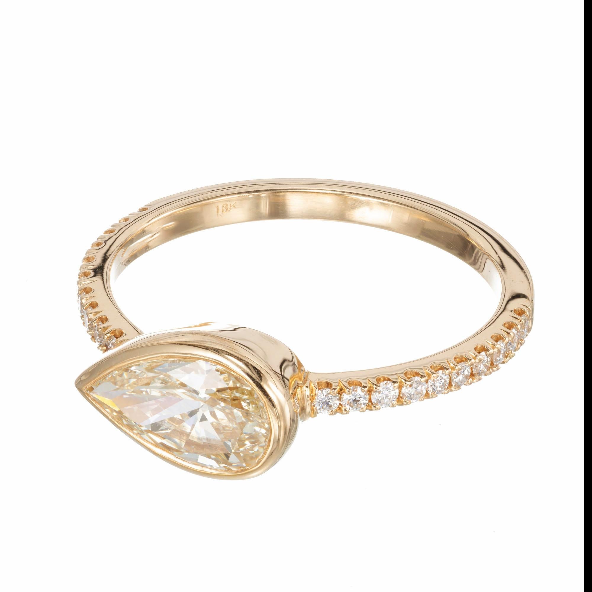 Taille poire Bague de fiançailles Peter Suchy en or avec diamant jaune poire de 1,01 carat certifié par le GIA en vente