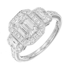 Verlobungsring aus Platin mit drei Steinen, GIA 1,08 Karat Diamant-Halo von Peter Suchy