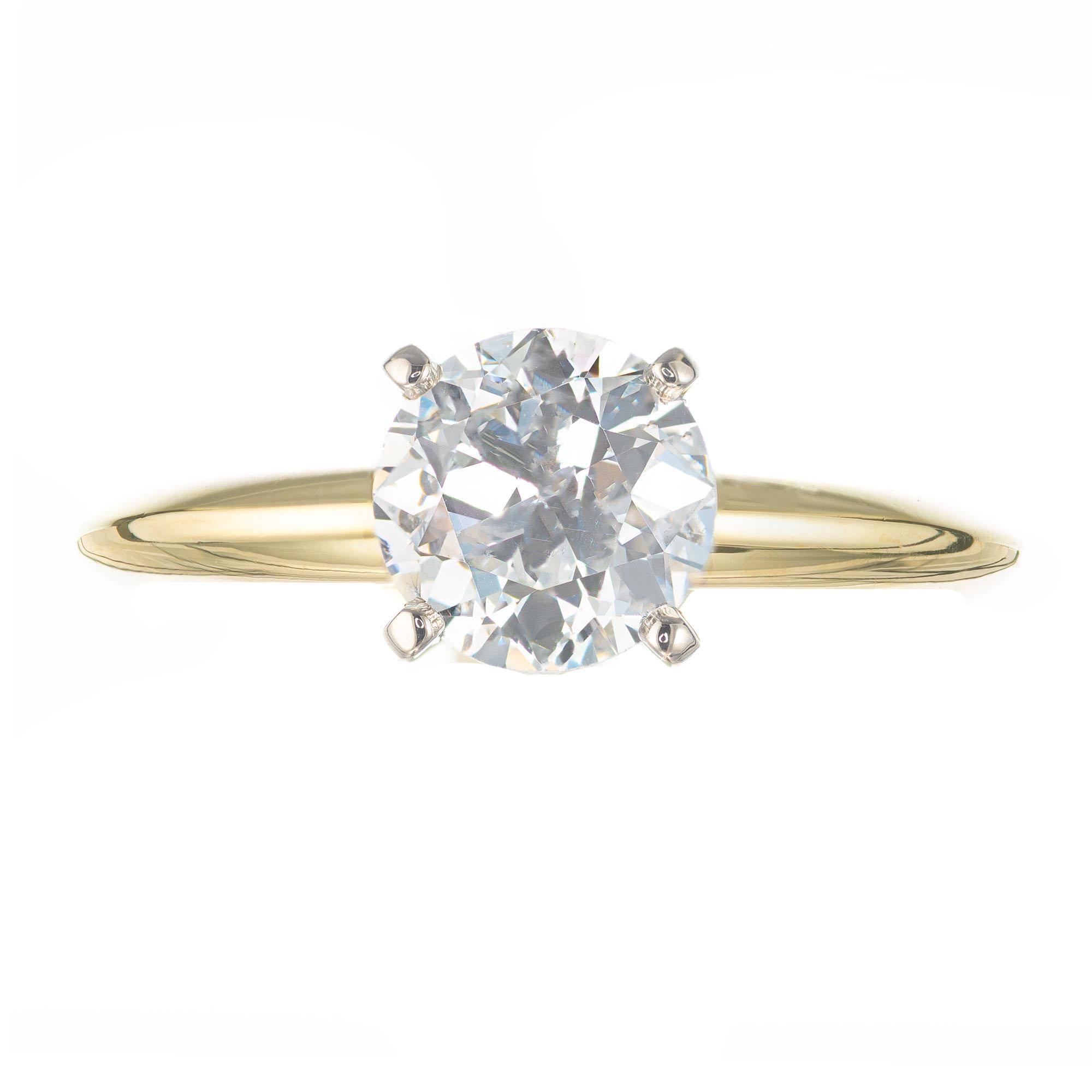 Bague de fiançailles solitaire en diamant Peter Suchy. bague en or jaune et blanc 14k sertie d'un diamant brillant de 1,09 carat certifié par le GIA. Le diamant provient d'une bague de succession des années 1940. 

1 diamant rond taille brillant, I