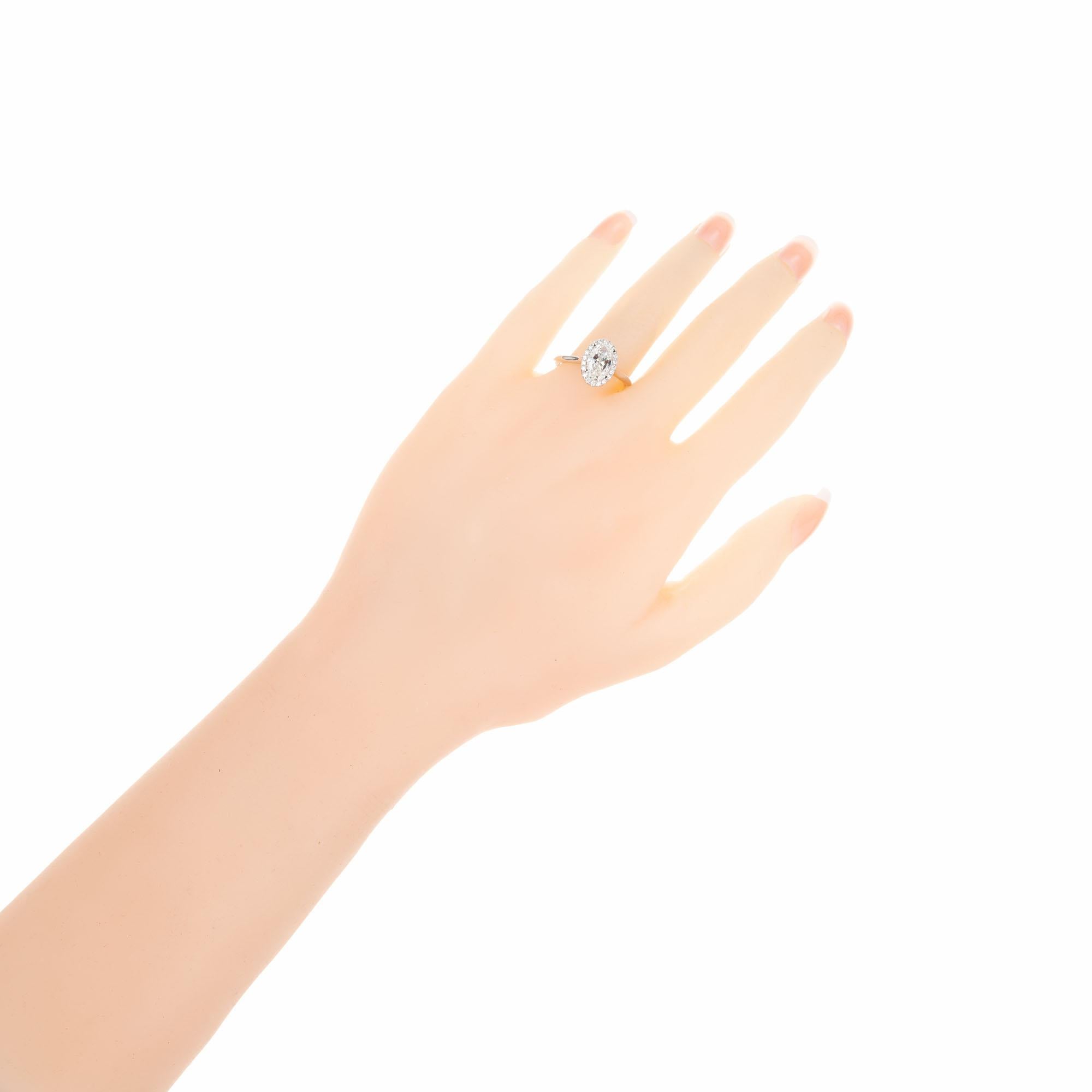 Bague de fiançailles en platine avec halo de diamants ovales de 1,17 carat certifiés GIA de Peter Suchy en vente 2