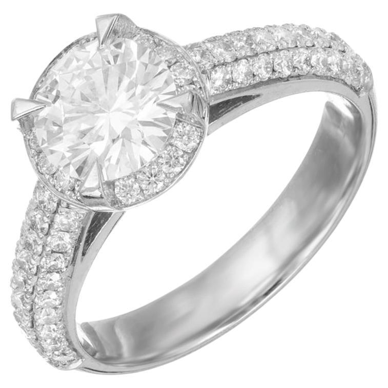 Bague de fiançailles Peter Suchy en platine avec halo de diamants de 1,22 carat certifiés GIA en vente
