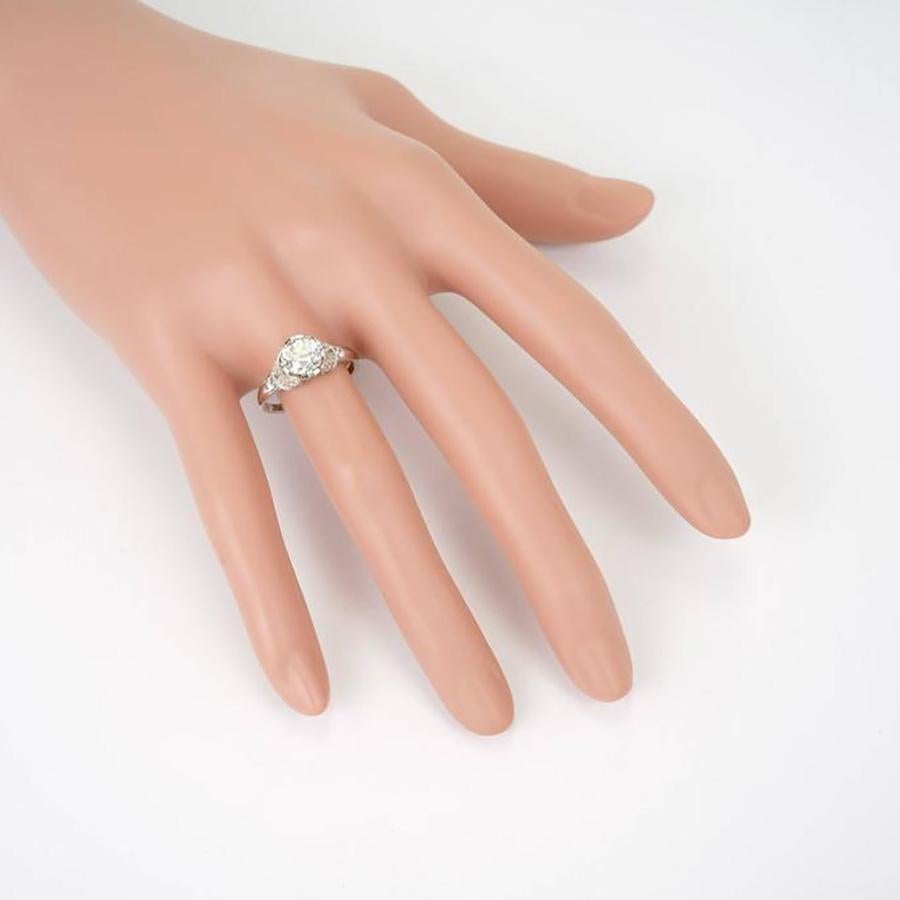 Verlobungsring aus Platin mit GIA-zertifiziertem 1.32 Karat Diamant von Peter Suchy Damen im Angebot