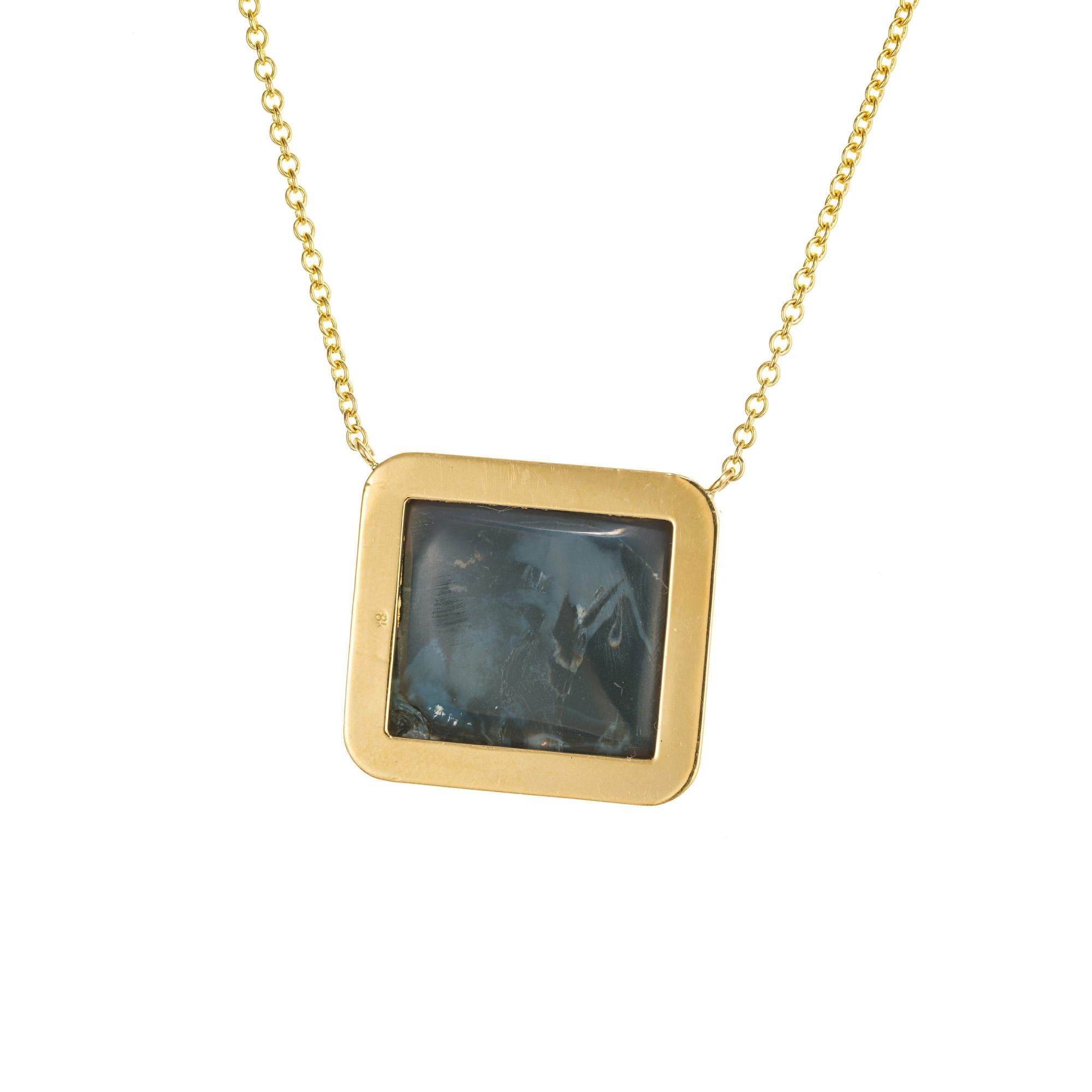 Taille carrée Pendentif en or jaune Peter Suchy avec opale, diamants et rubis de 13,74 carats certifiés GIA en vente