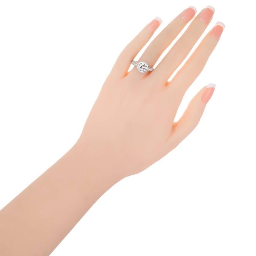 Peter Suchy Anillo de compromiso de platino con halo de diamantes certificado por el GIA de 2,01 quilates en venta 1