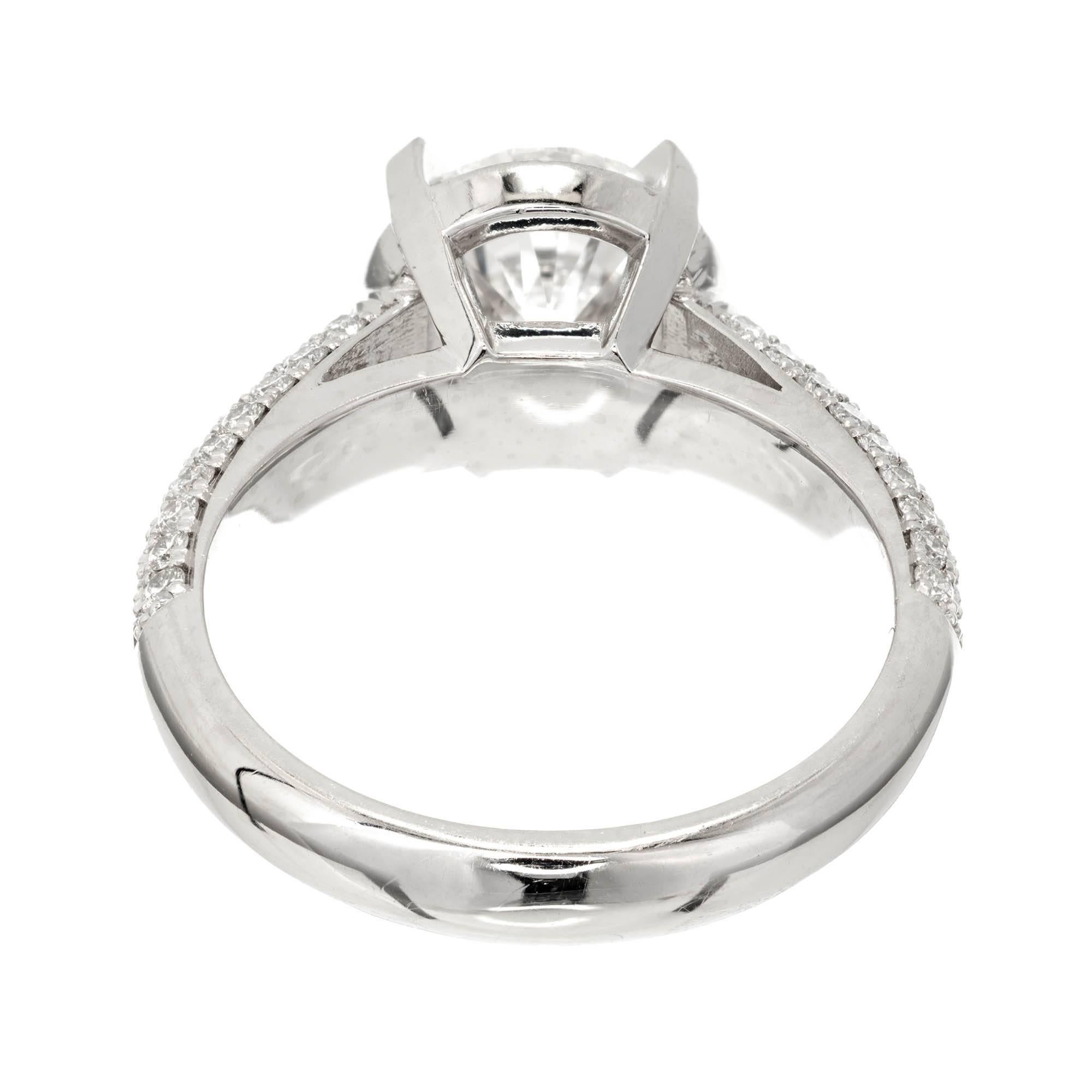 Bague de fiançailles Peter Suchy en platine avec halo de diamants de 2,01 carats certifiés GIA en vente 1