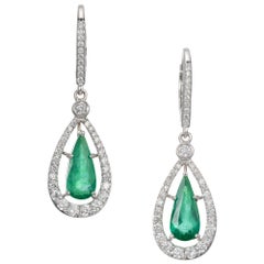 Pendants d'oreilles Peter Suchy en or blanc avec diamants et émeraudes de 2,23 carats certifiées par le GIA