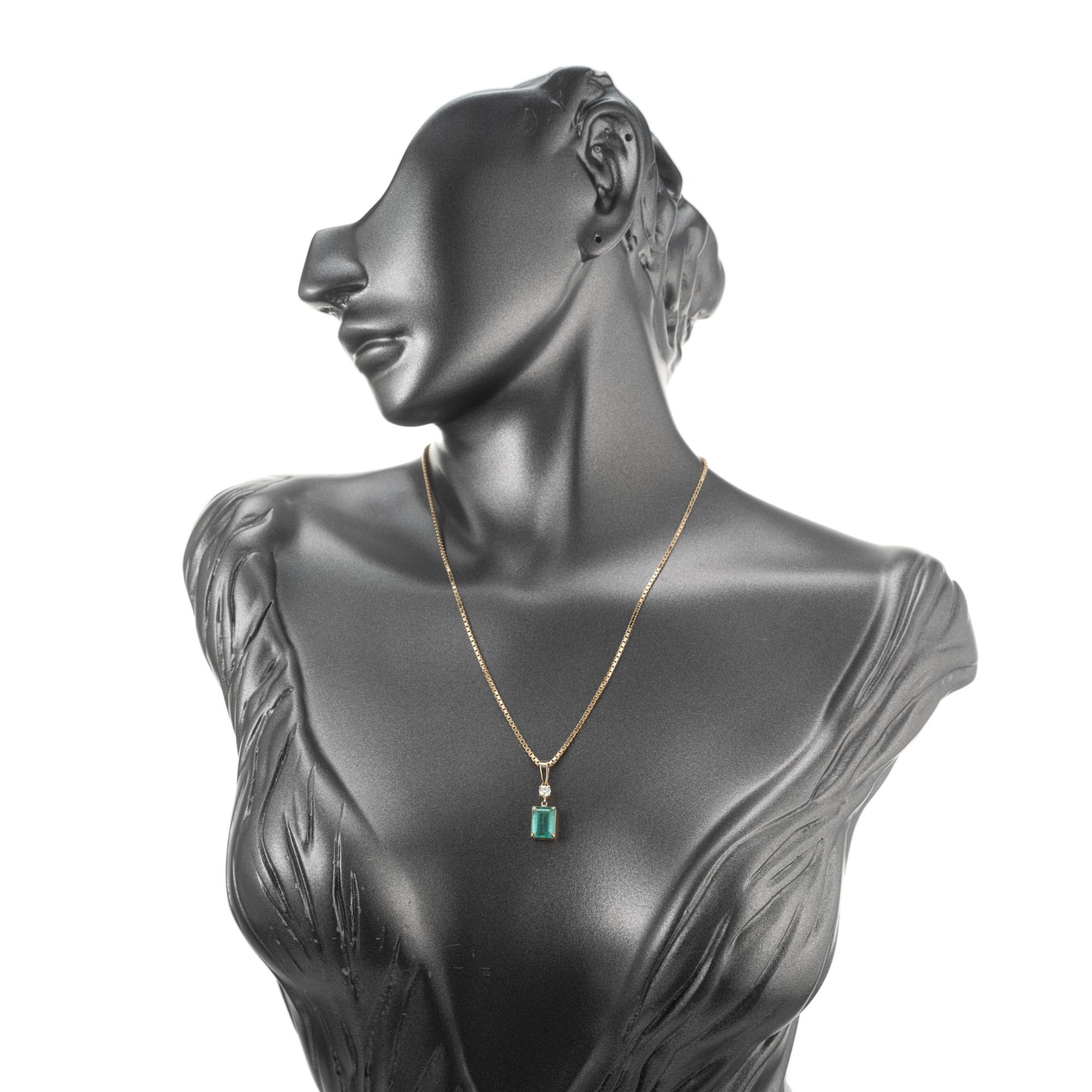 Halskette mit GIA-zertifiziertem 2,40 Karat Smaragd-Diamant-Gold-Anhänger von Peter Suchy im Angebot 3
