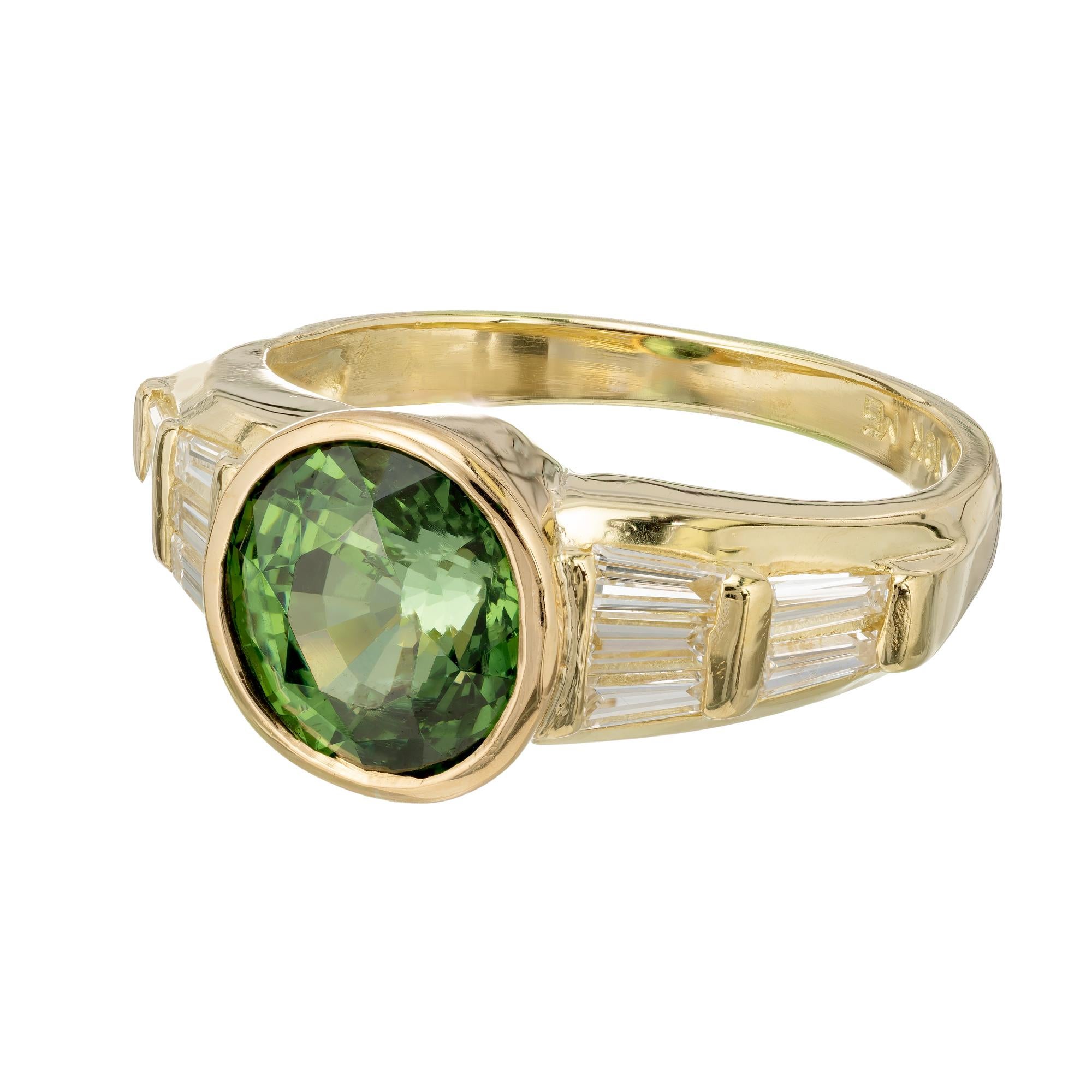 Taille ovale Bague de fiançailles Peter Suchy en or avec zircon vert de 3,44 carats certifié GIA et diamants en vente