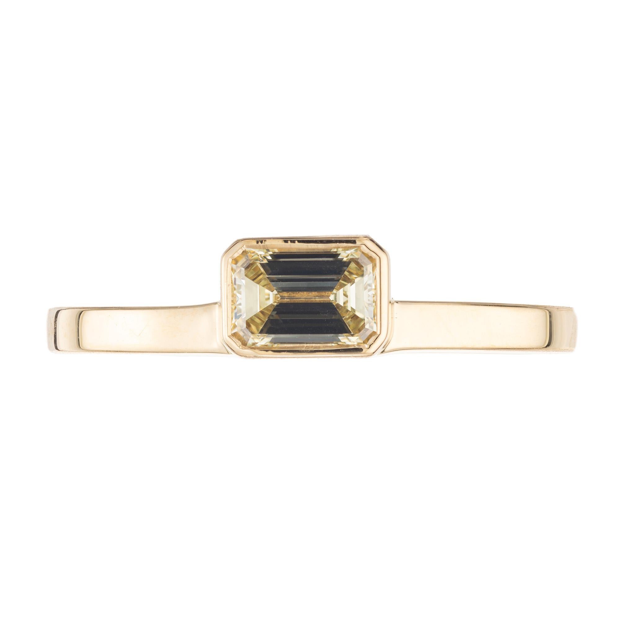 Taille émeraude Peter Suchy Bague de fiançailles en or jaune certifiée GIA avec un diamant de 0,37 carat en vente