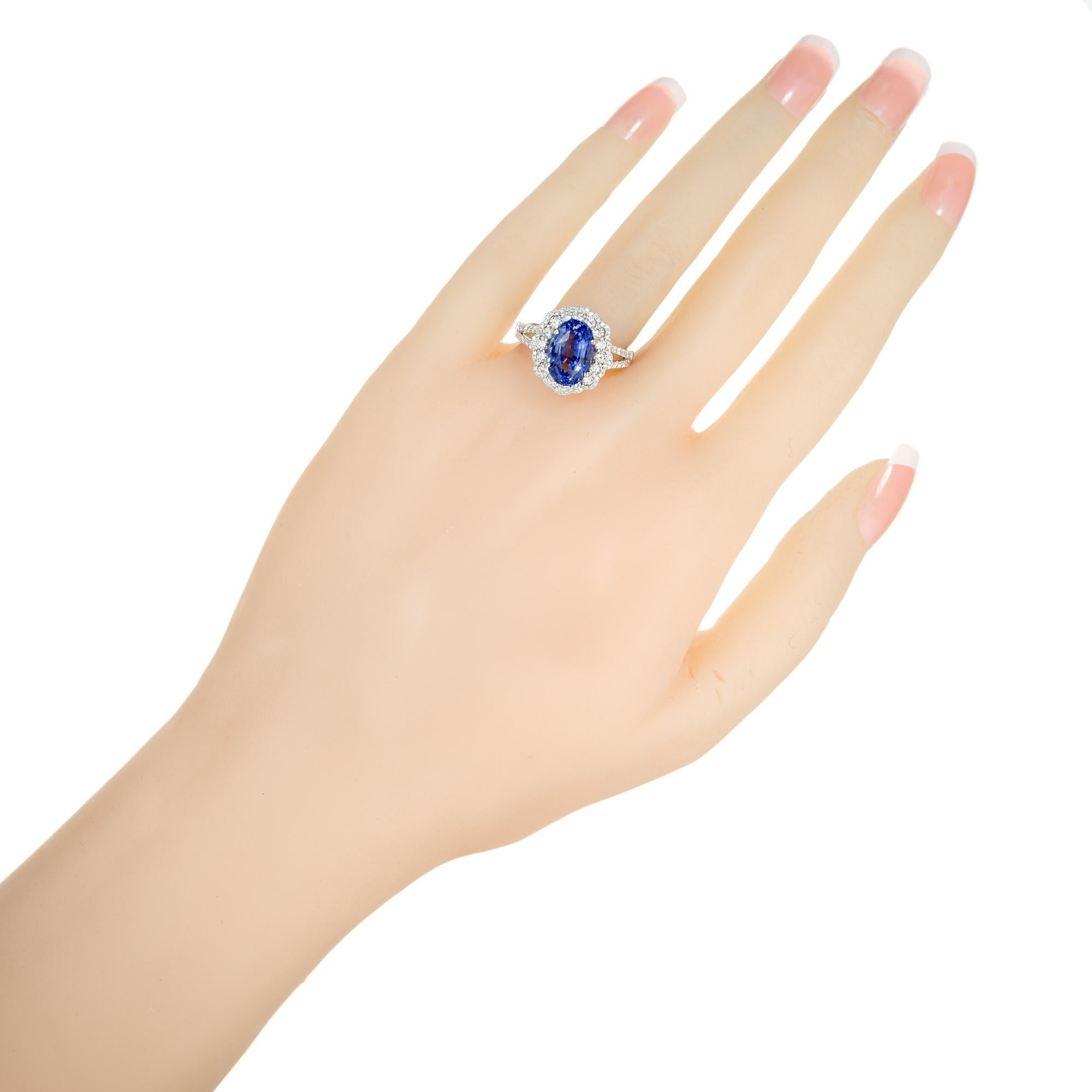 Verlobungsring mit GIA 4,55 Karat ovalem Saphir und Diamant-Halo aus Gold  im Angebot 3