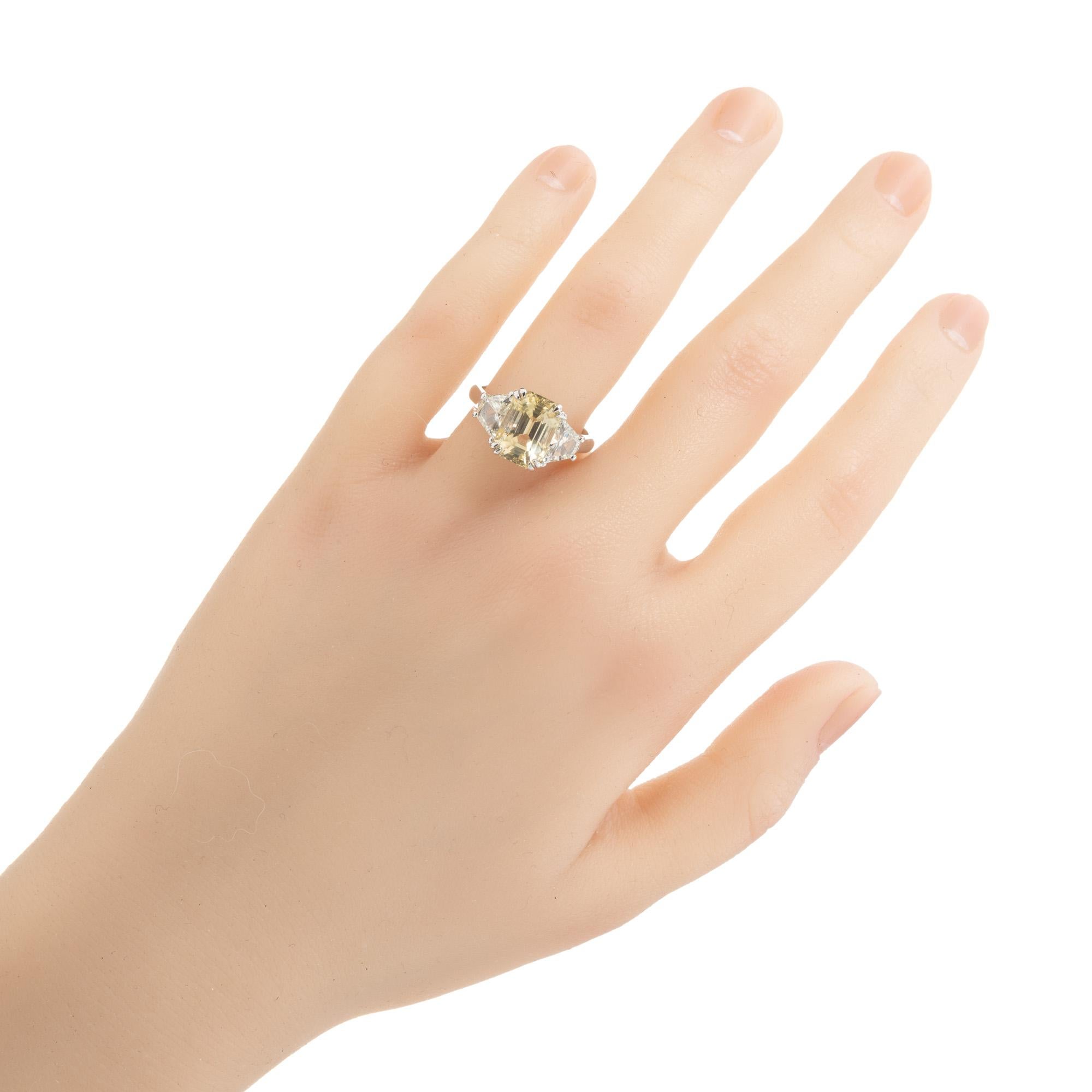 Peter Suchy Anello a tre pietre in platino con zaffiro e diamante certificato GIA da 4,80 carati A. Stone in vendita 2