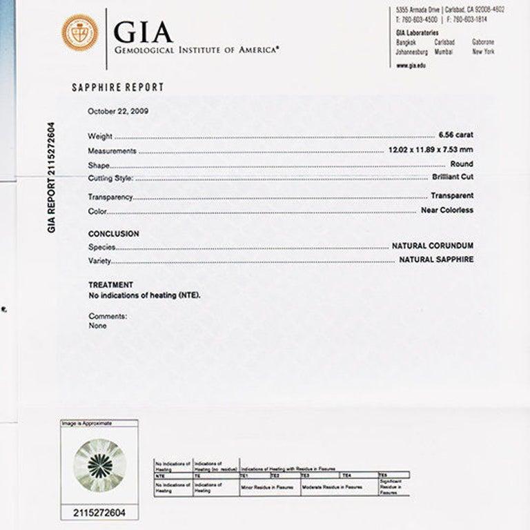 Bague de fiançailles Peter Suchy en platine avec saphir blanc rond de 6,56 carats certifié GIA et diamants Neuf - En vente à Stamford, CT
