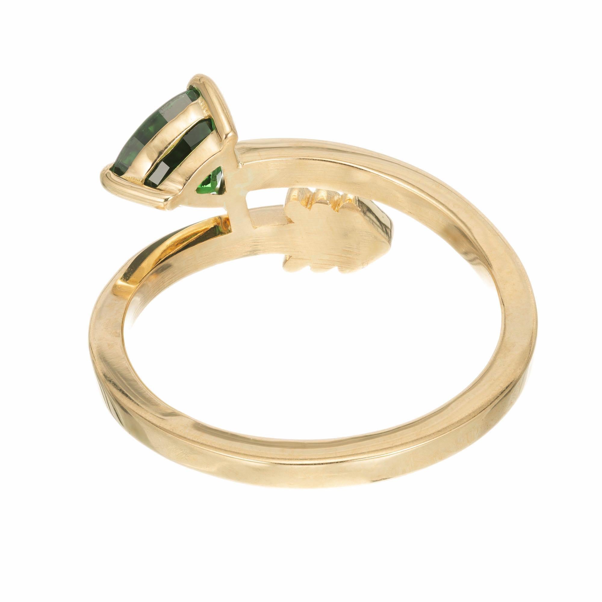 Women's Peter Suchy GIA Certified .96 Carat Tsavorite Garnet Yellow Gold Arrow Ring For Sale