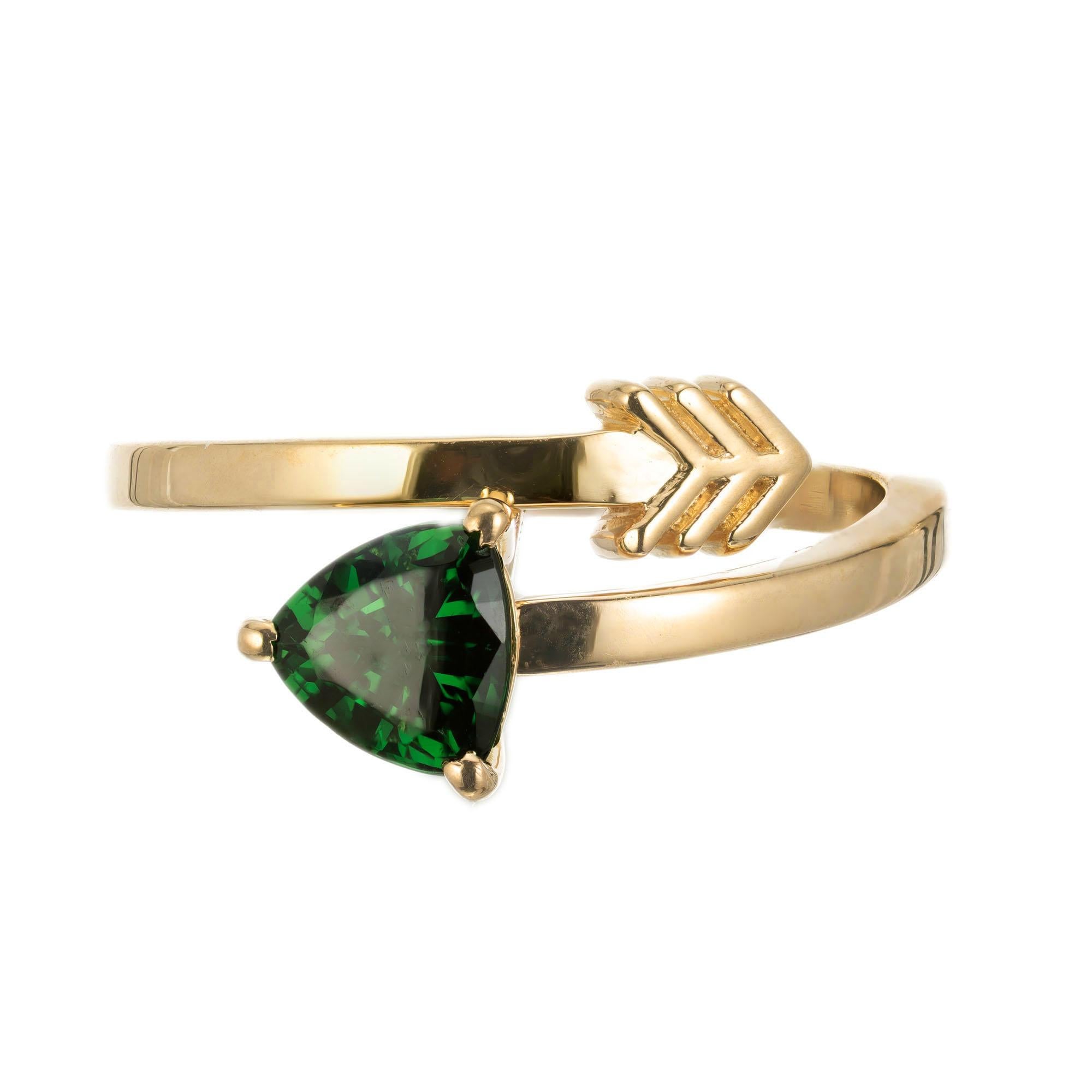 Peter Suchy GIA Certified .96 Carat Tsavorite Garnet Yellow Gold Arrow Ring For Sale 3