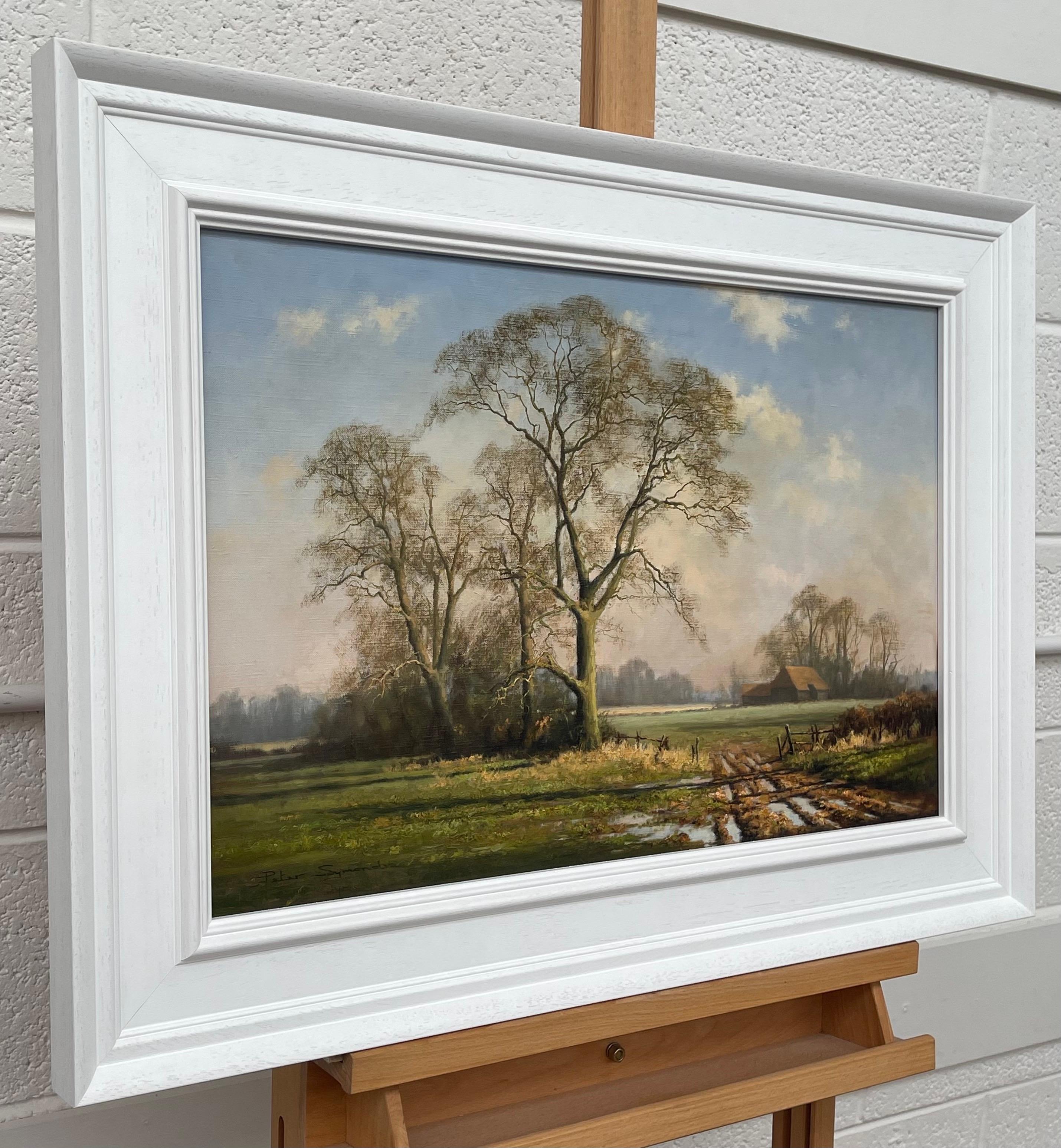 Peinture à l'huile d'une scène d'hiver rurale avec des arbres de chêne en Angleterre par un artiste britannique - Gris Landscape Painting par Peter Symonds