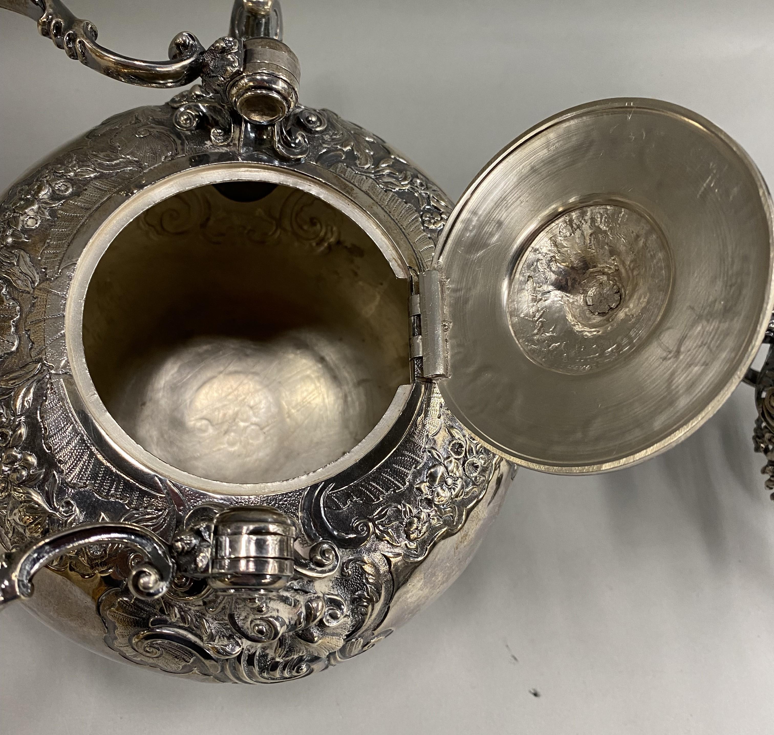 Bollitore in argento sterling George II di A. Taylor con supporto, 1741 in vendita 3