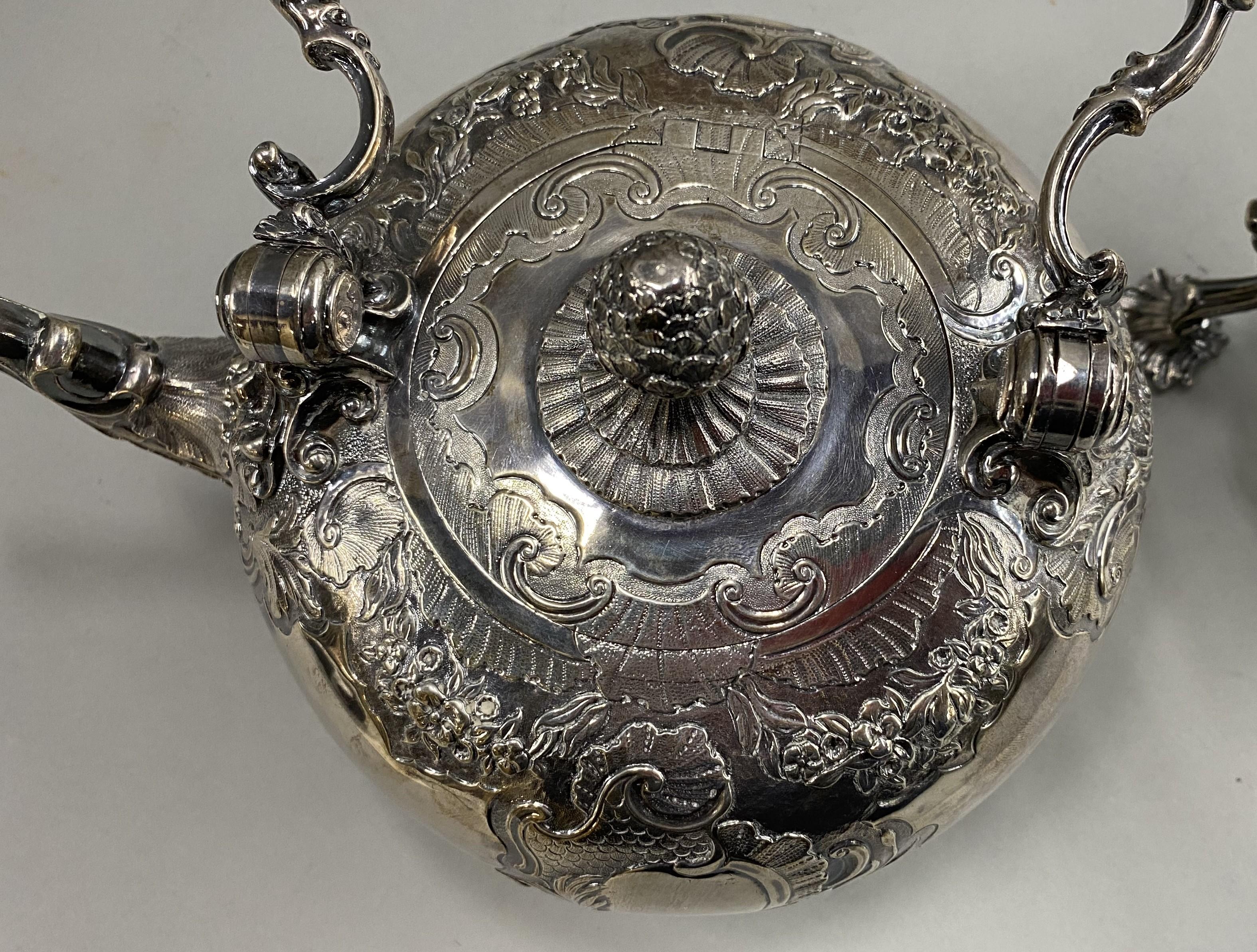 Bollitore in argento sterling George II di A. Taylor con supporto, 1741 in vendita 11
