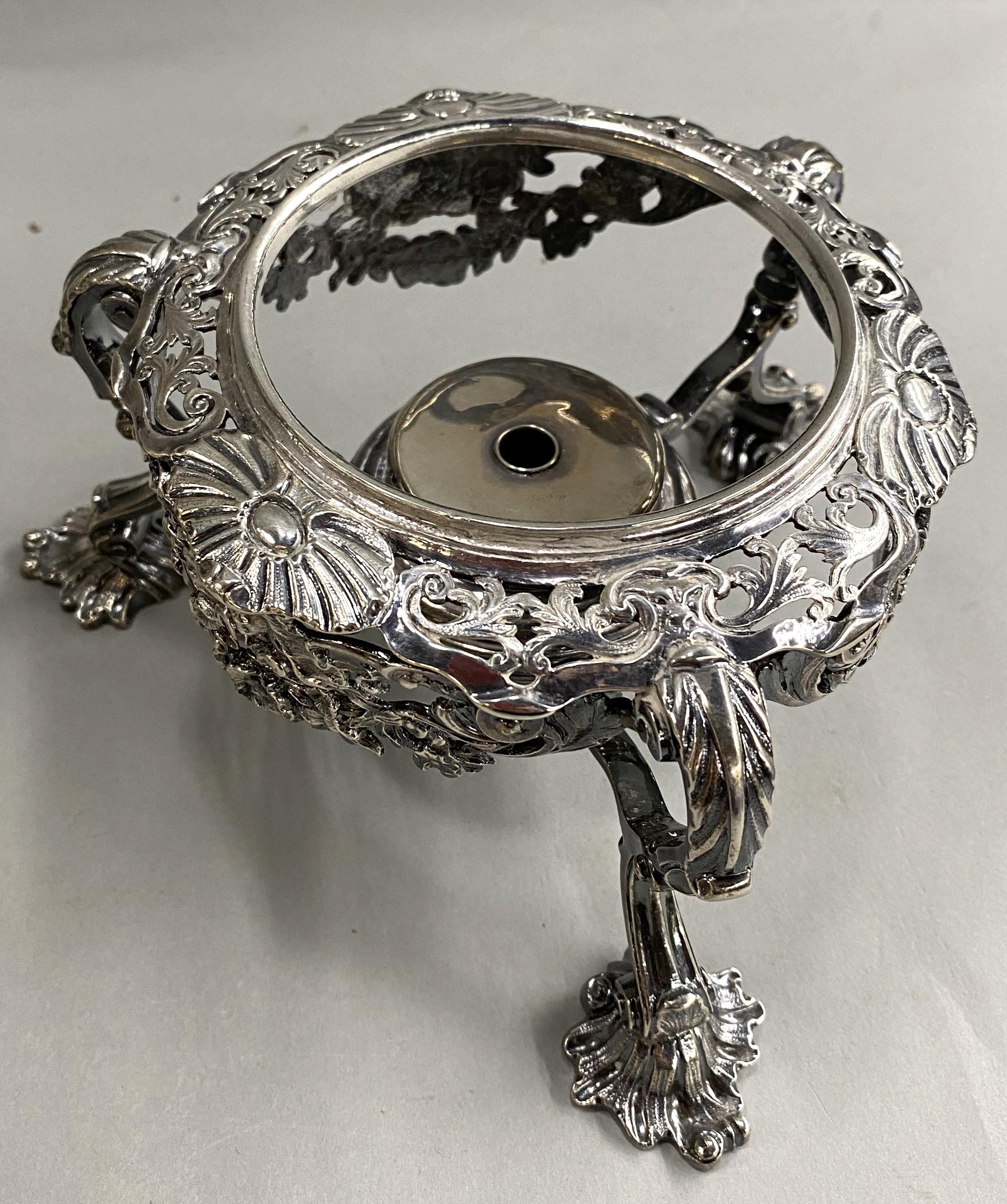Bollitore in argento sterling George II di A. Taylor con supporto, 1741 In condizioni buone in vendita a Milford, NH