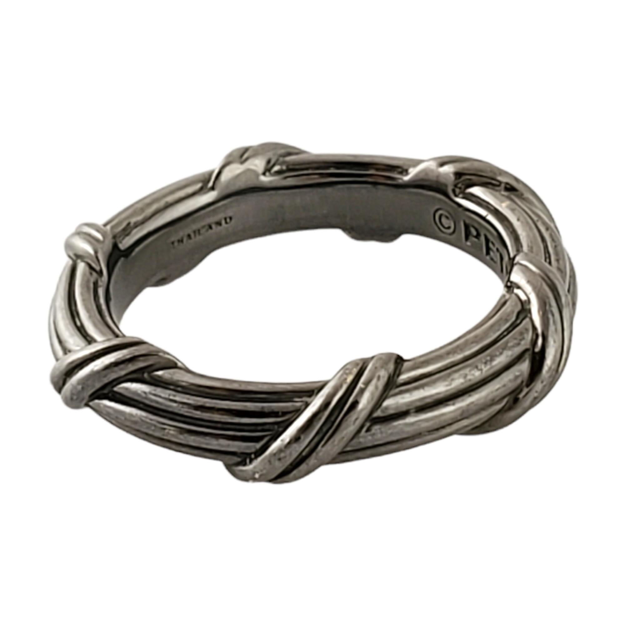 Sterling Silver Ribbon & Reed Signature Band Ring by Peter Thomas Roth

 Size 8

Peter Thomas Roth's classic band features a ribbon and reed design with an oxidized finish.

Weighs approx 7.5g, 4.8dwt

Marked ©PETER THOMAS ROTH 925 THAILAND

Very