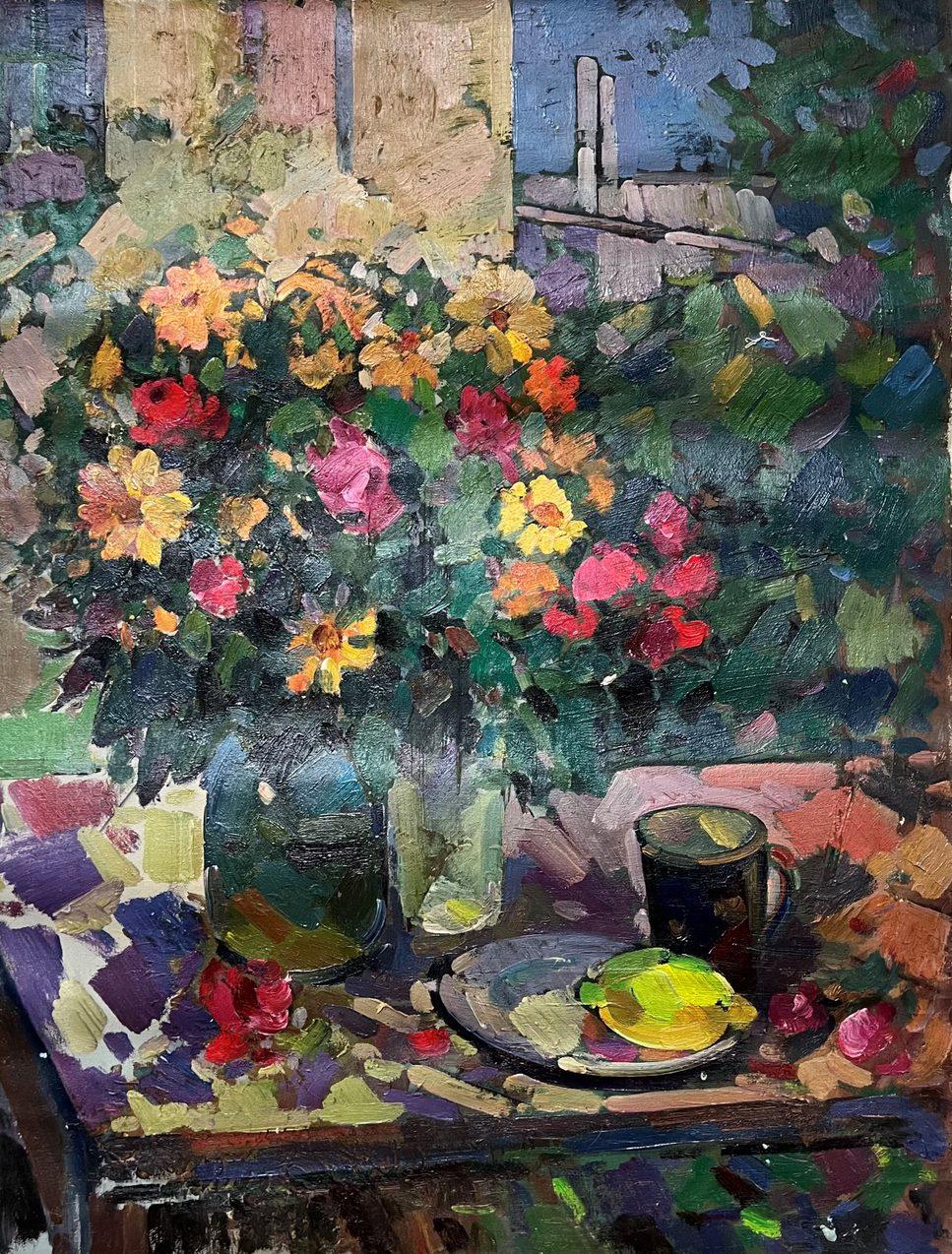 Peter Tovpev Still-Life Painting – Stillleben für Tee, Blumen, Original-Ölgemälde, hängefertig