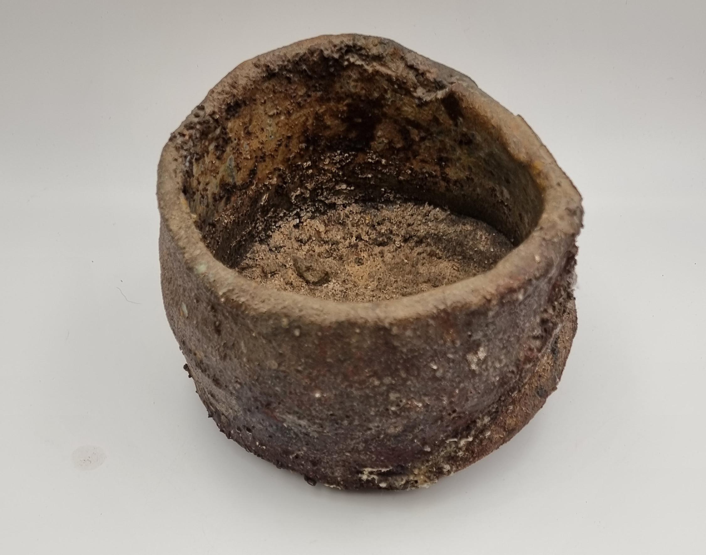 Ciotola da tè grande (smalto marrone) (60% di sconto sul prezzo di listino - TEMPO LIMITATO!) - Art Moderno di Peter Voulkos