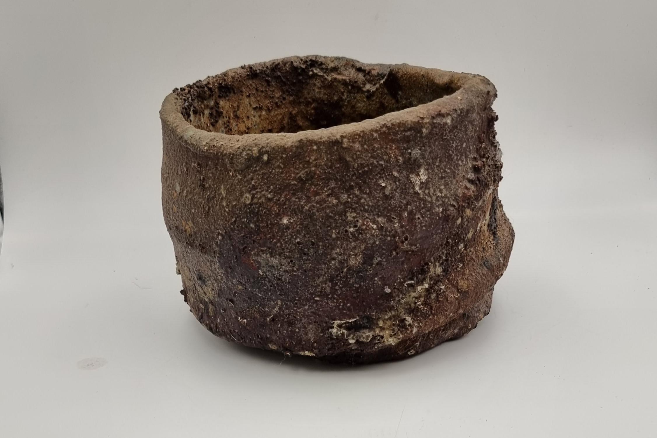 (60% DI SCONTO SUL PREZZO DI LISTINO - TEMPO LIMITATO!)

Peter Voulkos
Ciotola da tè grande (smalto marrone)
Gres e Wood
Circa metà degli anni '90
4,5 x 6 x 6 pollici
Firmato (in basso)
Il COA ha fornito
Rif.: 924802-1004

Peter Voulkos (nome