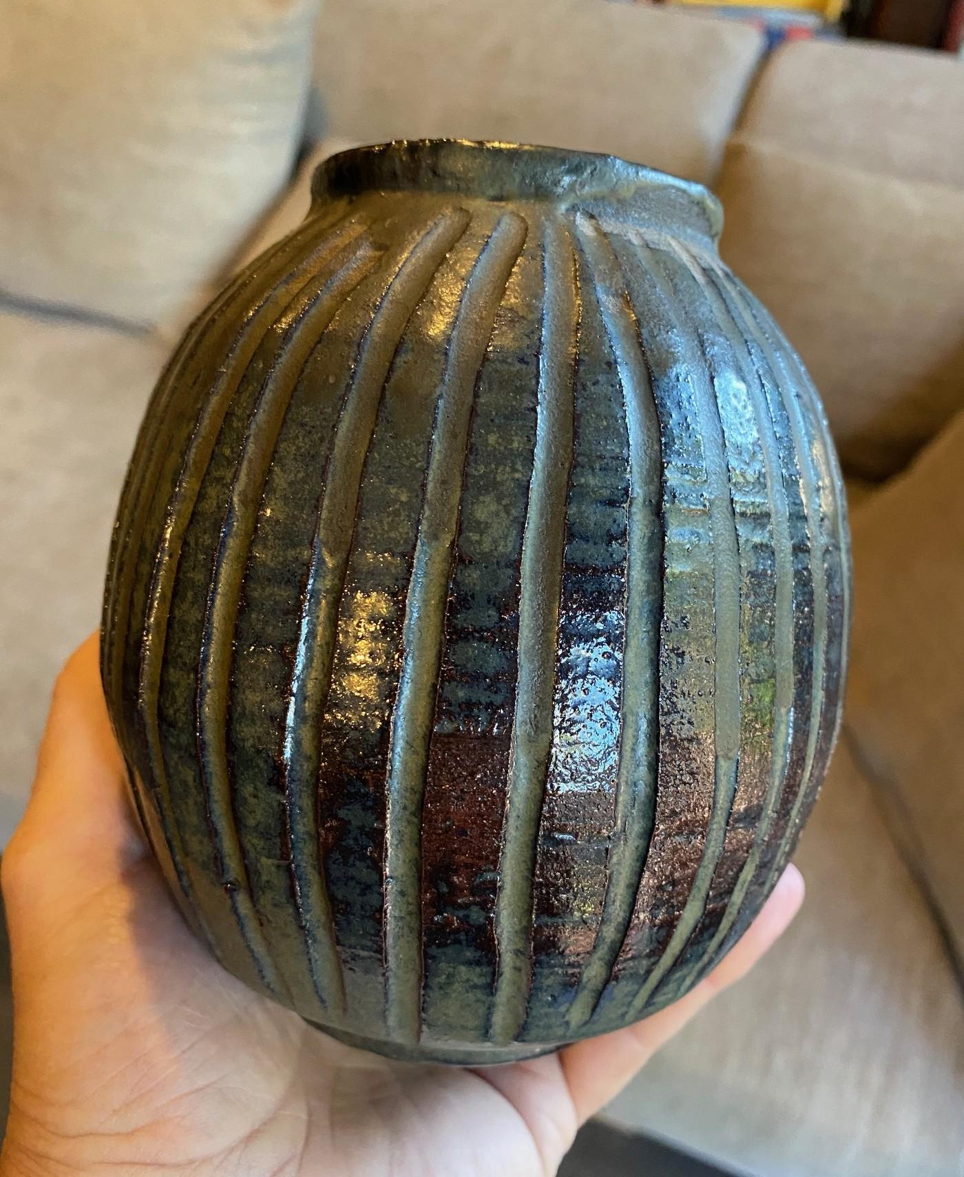Peter Voulkos Signed Early Mid-Century Modern Stoneware Pottery Vase, 1950s For Sale 6