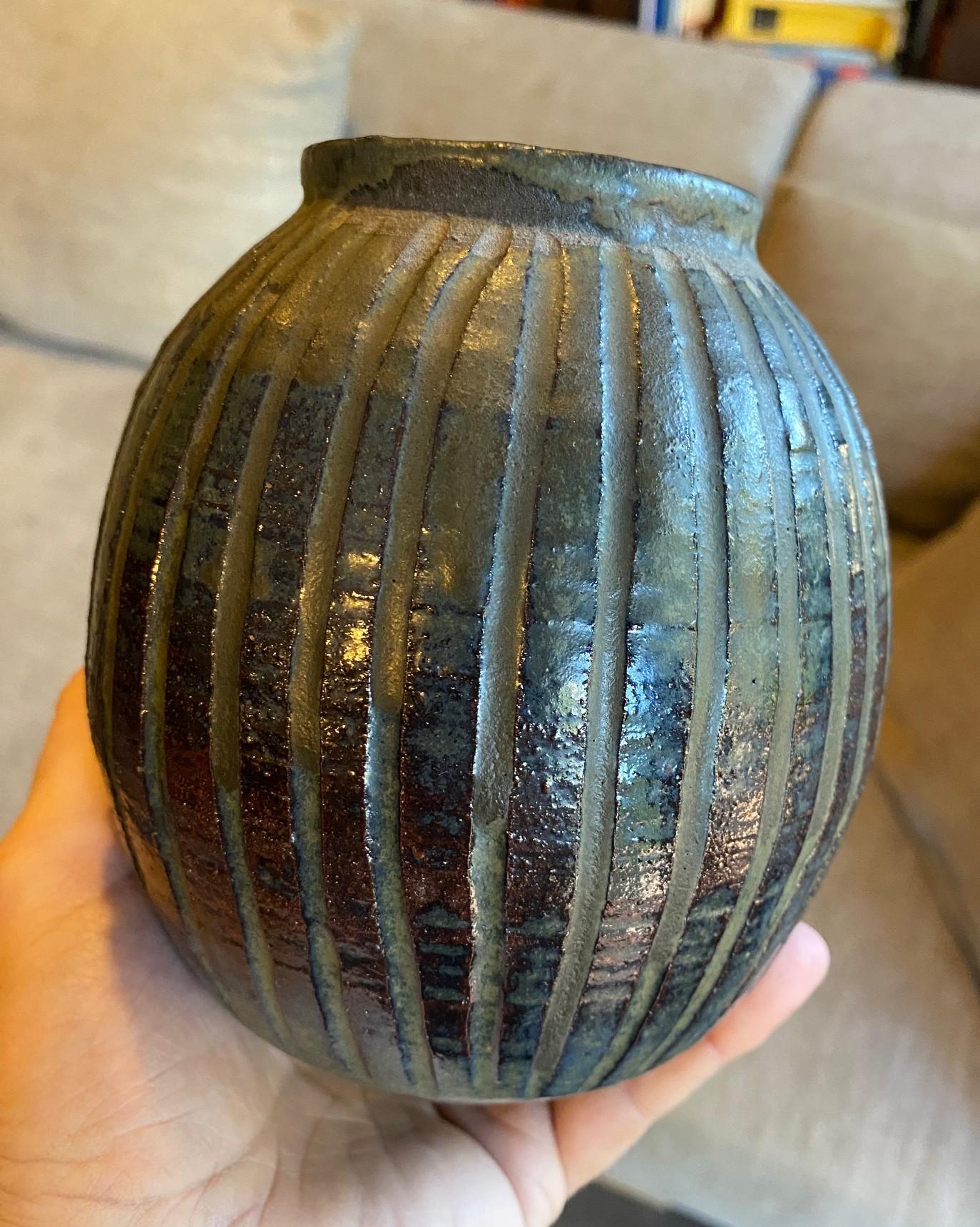 Peter Voulkos Signed Early Mid-Century Modern Stoneware Pottery Vase, 1950s For Sale 7