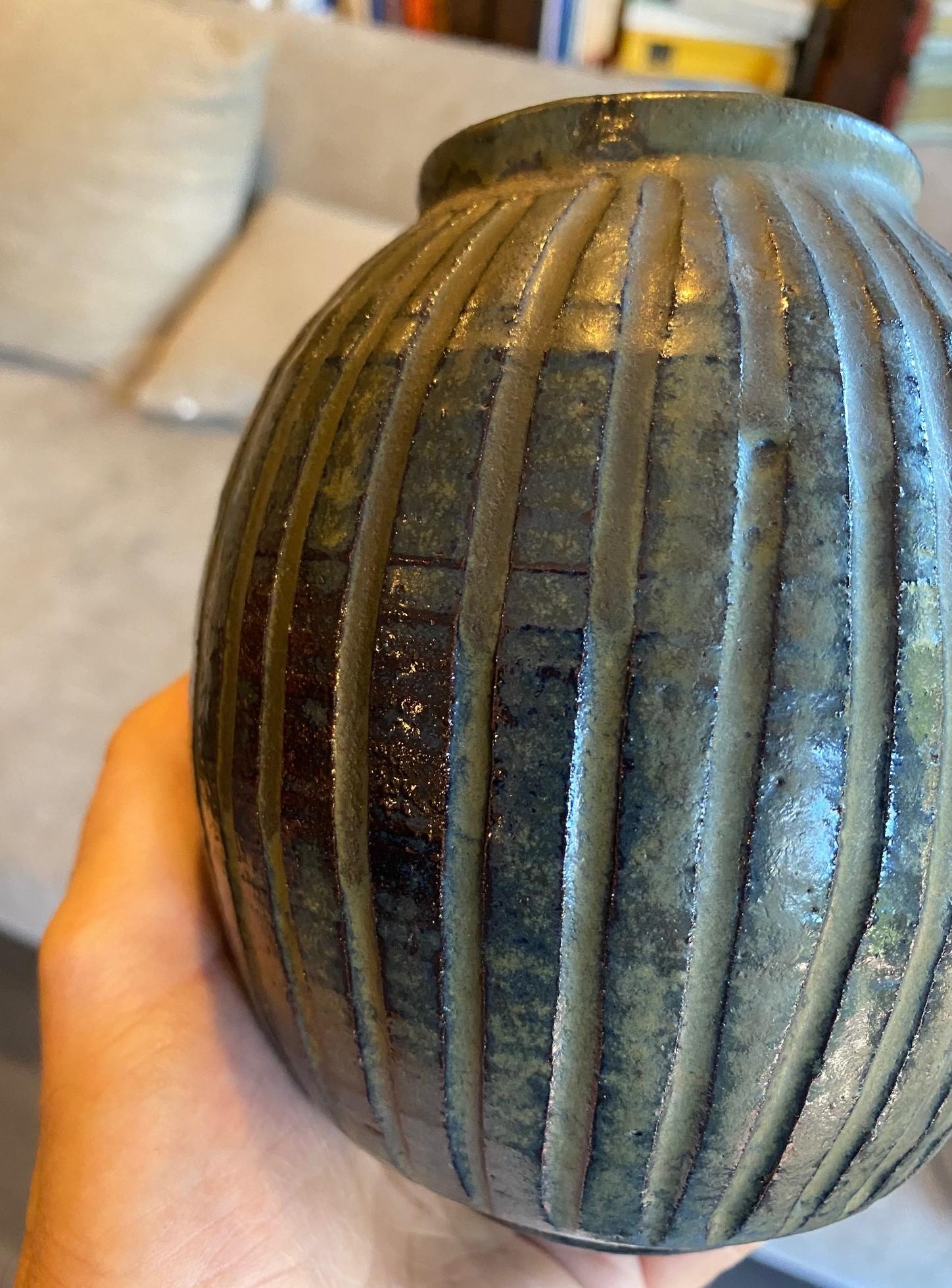 Peter Voulkos Signed Early Mid-Century Modern Stoneware Pottery Vase, 1950s For Sale 9