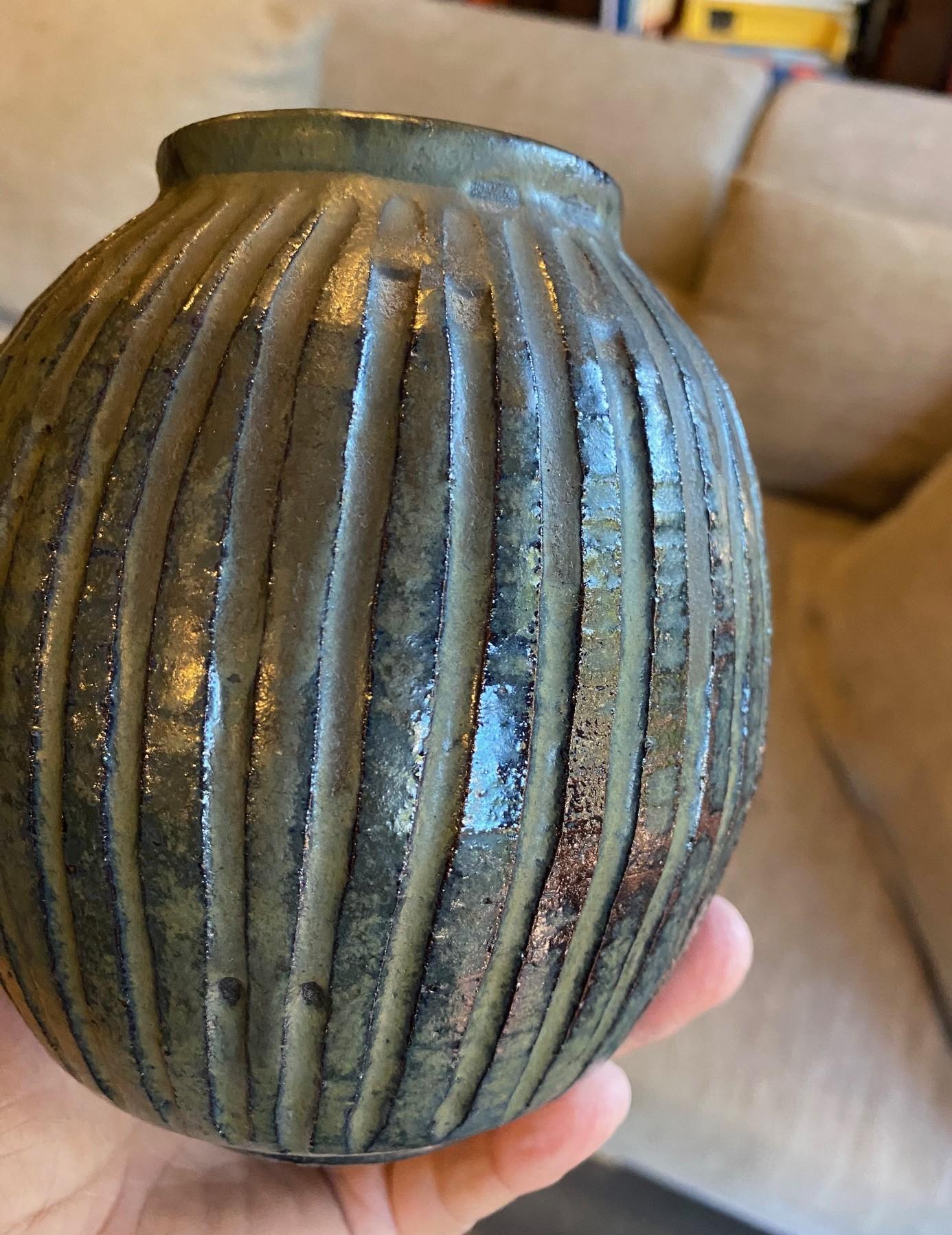 Peter Voulkos Signed Early Mid-Century Modern Stoneware Pottery Vase, 1950s For Sale 10
