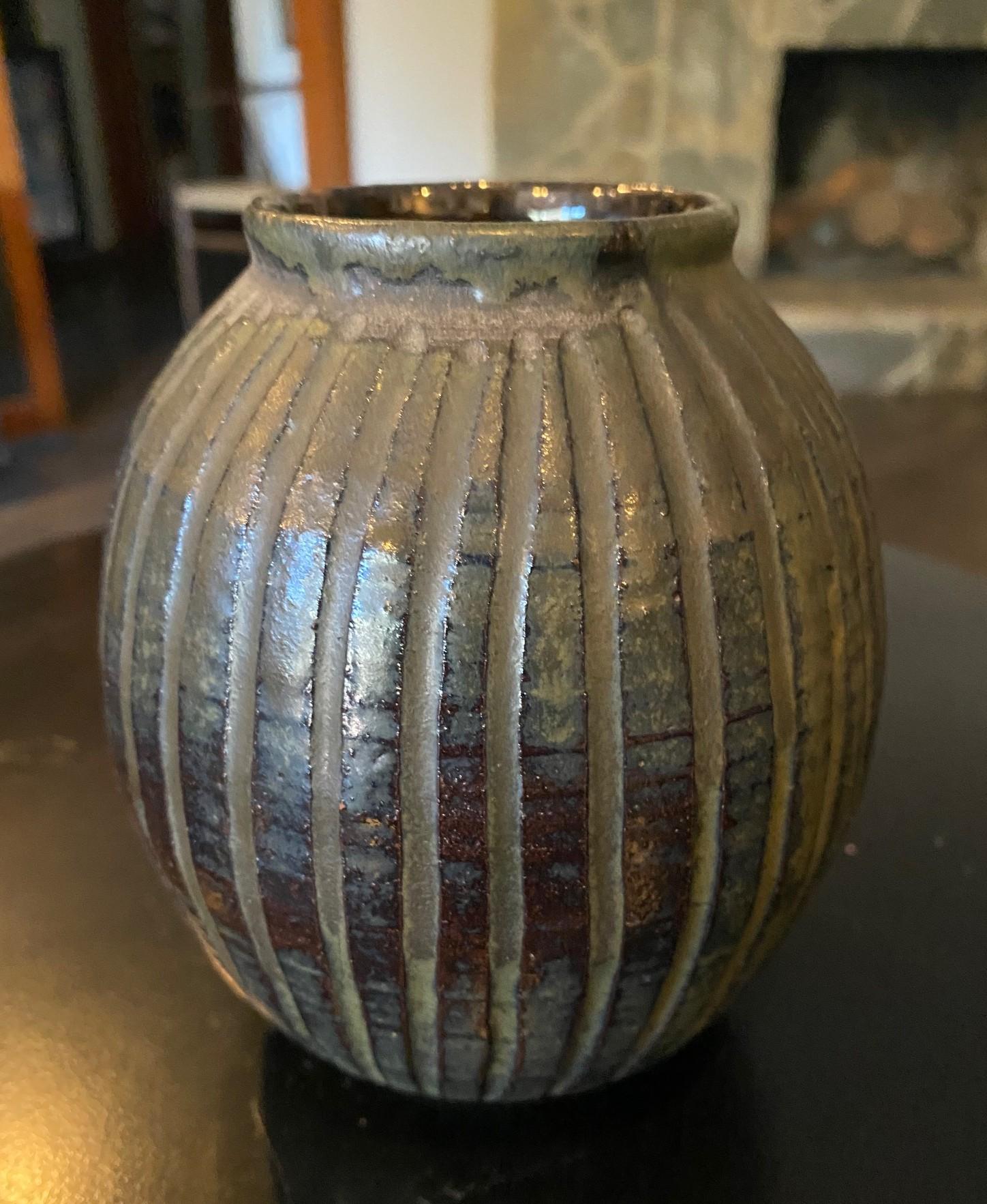 American Peter Voulkos Signed Early Mid-Century Modern Stoneware Pottery Vase, 1950s For Sale