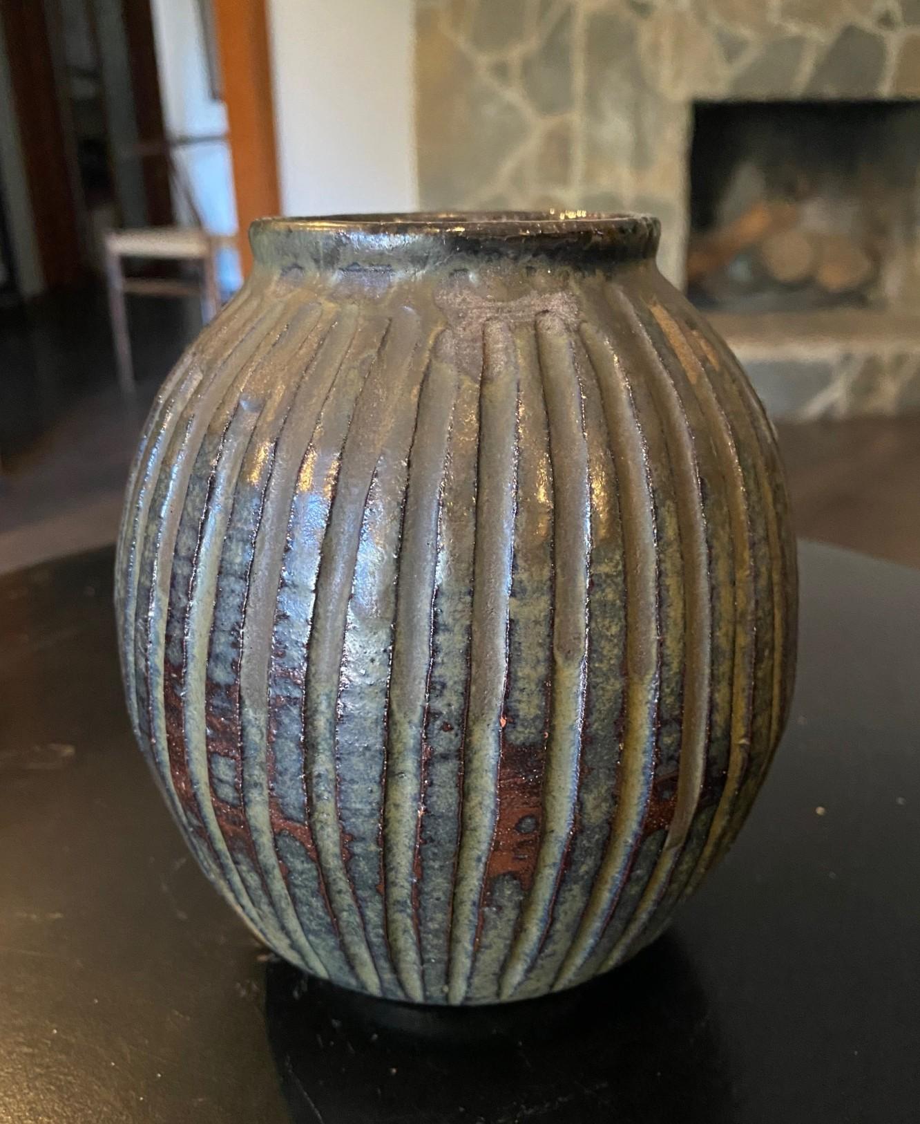 Peter Voulkos Signed Early Mid-Century Modern Stoneware Pottery Vase, 1950s For Sale 2