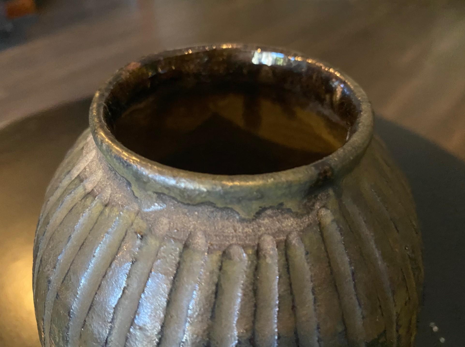 Peter Voulkos Signed Early Mid-Century Modern Stoneware Pottery Vase, 1950s For Sale 3