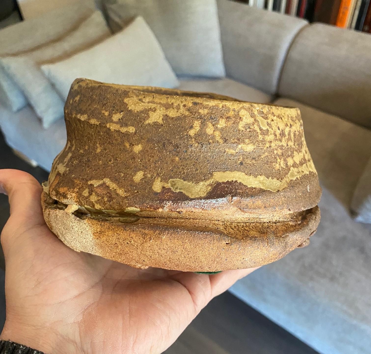 Peter Voulkos ha firmato la ciotola da tè Chawan dello Studio Pottery della California, moderna e astratta. in vendita 7
