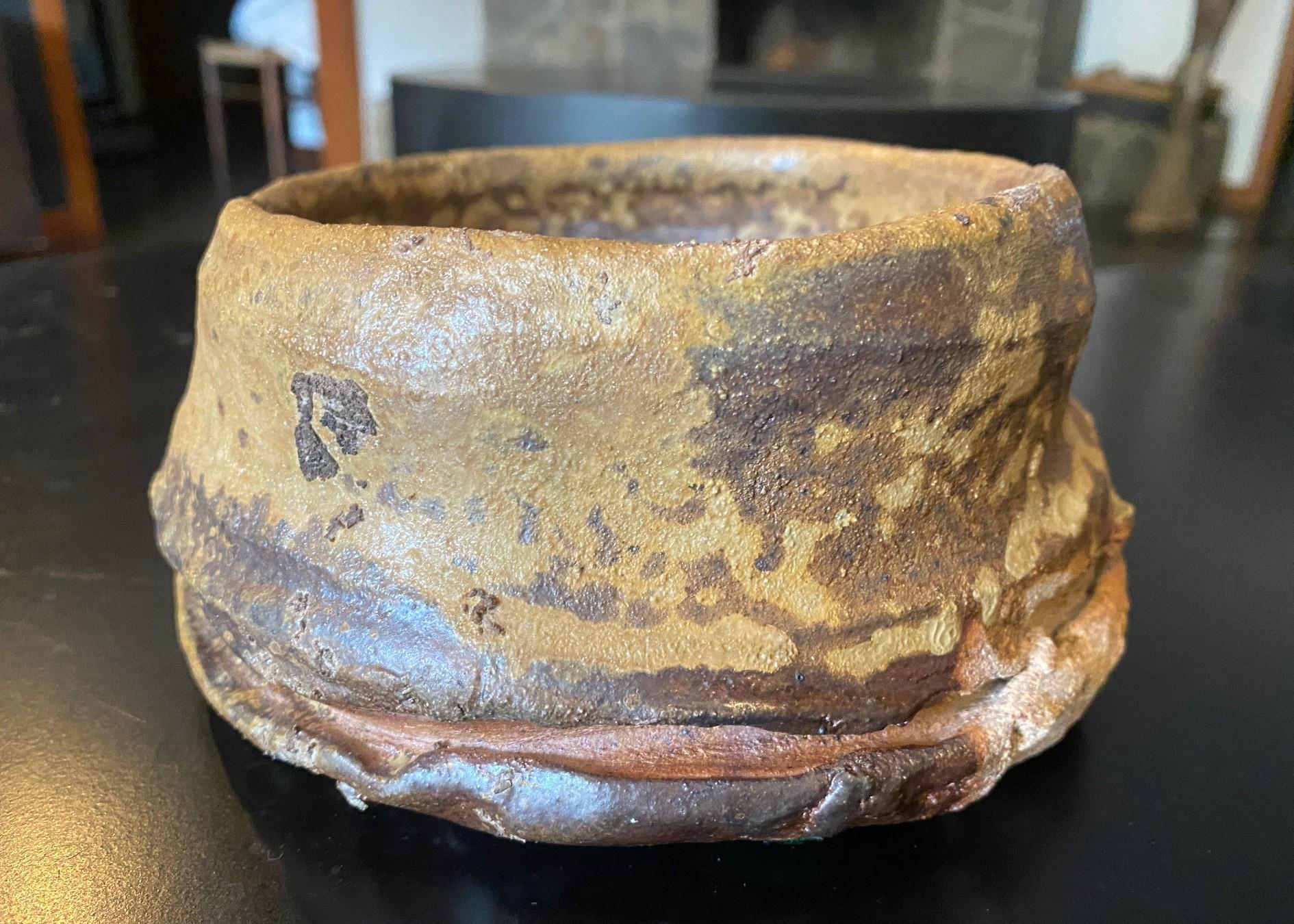 Mid-Century moderno Peter Voulkos ha firmato la ciotola da tè Chawan dello Studio Pottery della California, moderna e astratta. in vendita