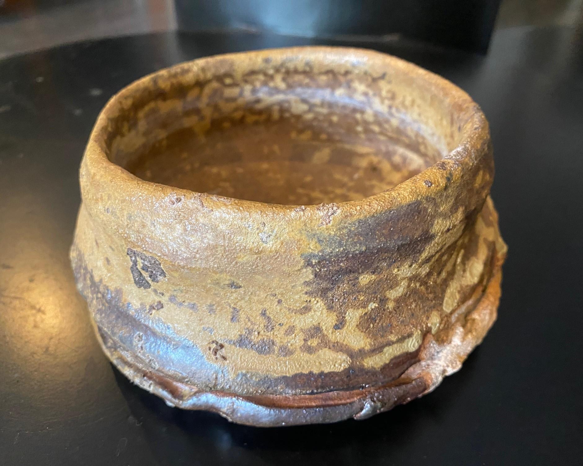Americano Peter Voulkos ha firmato la ciotola da tè Chawan dello Studio Pottery della California, moderna e astratta. in vendita