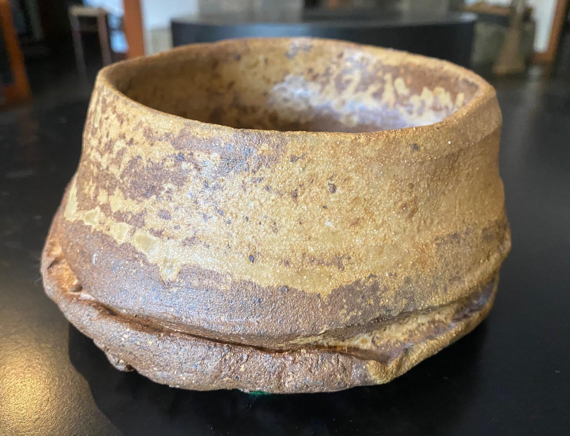 Peter Voulkos ha firmato la ciotola da tè Chawan dello Studio Pottery della California, moderna e astratta. In condizioni buone in vendita a Studio City, CA
