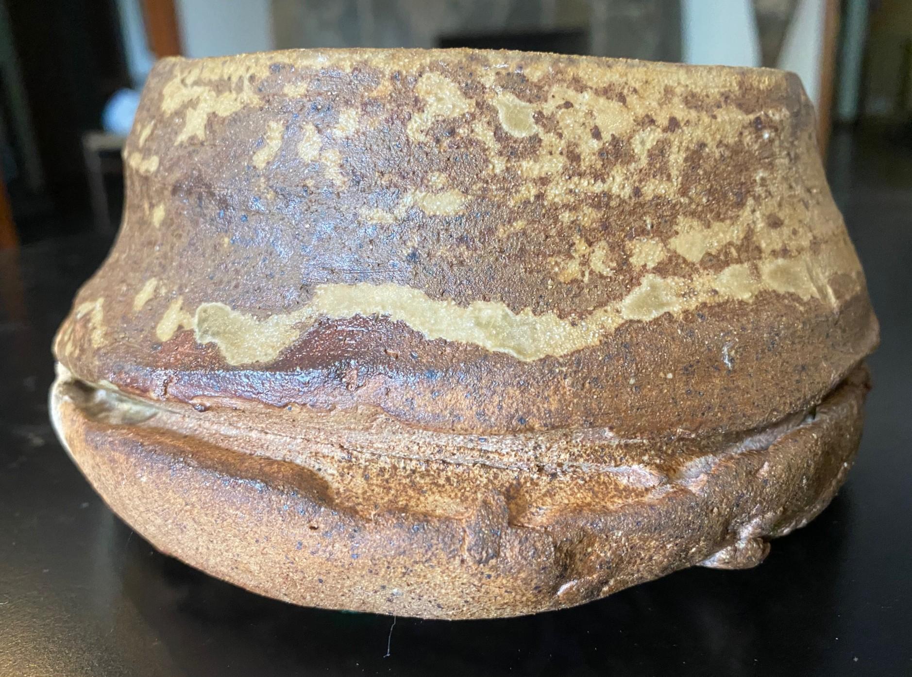 Terracotta Peter Voulkos ha firmato la ciotola da tè Chawan dello Studio Pottery della California, moderna e astratta. in vendita