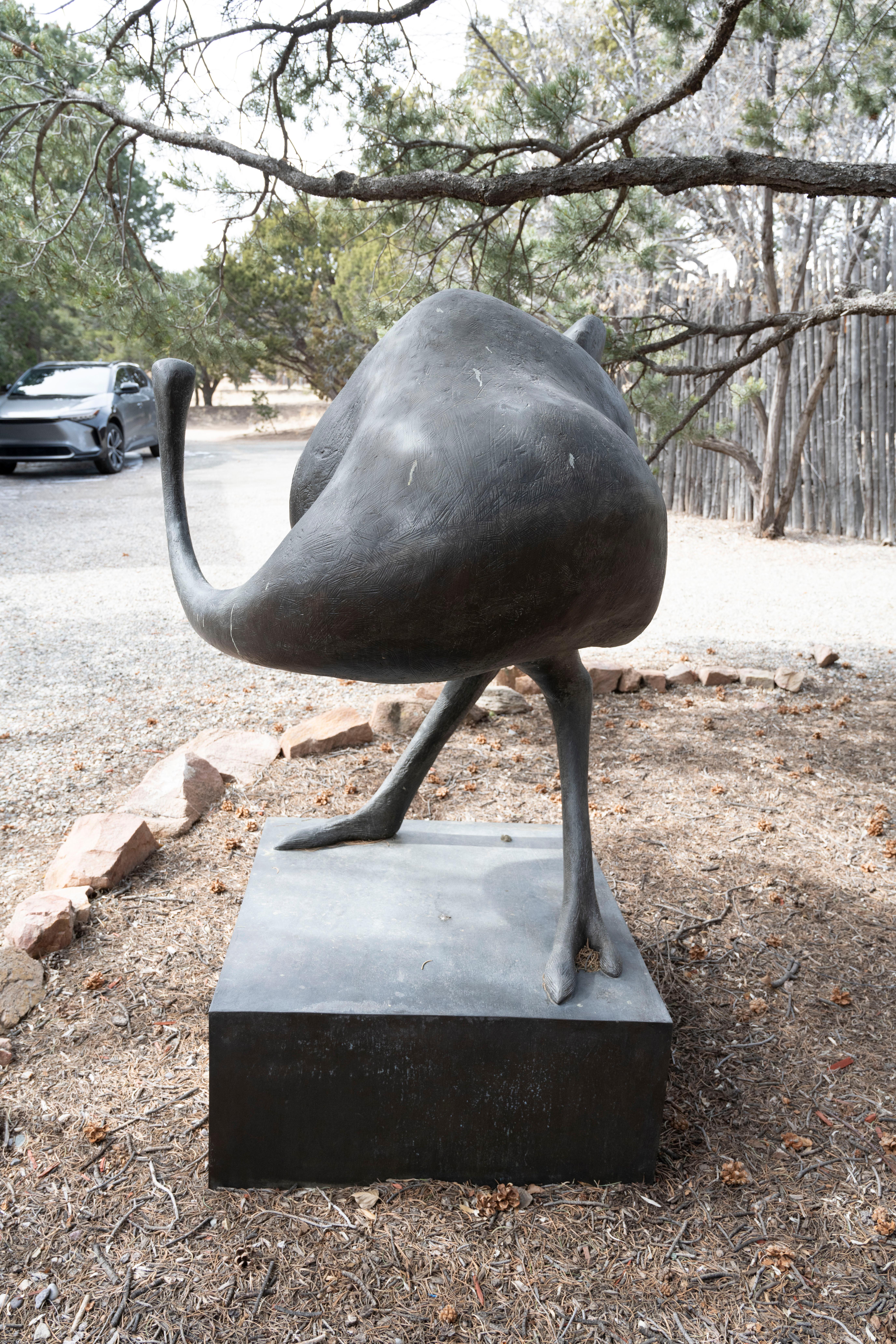Grand ensemble de quatre pièces - Or Figurative Sculpture par Peter Woytuk