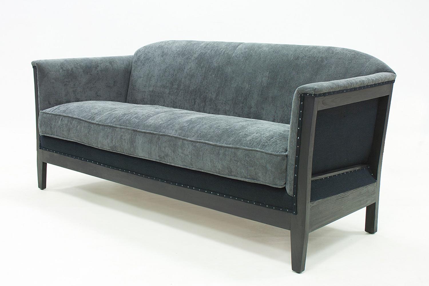 Sofa Peterson triple with high quality
velvet fabric in aqua finish and with structure 
in solid wood. Upholstered and covered with 
high quality velvet fabric.
Totally handmade piece.
 