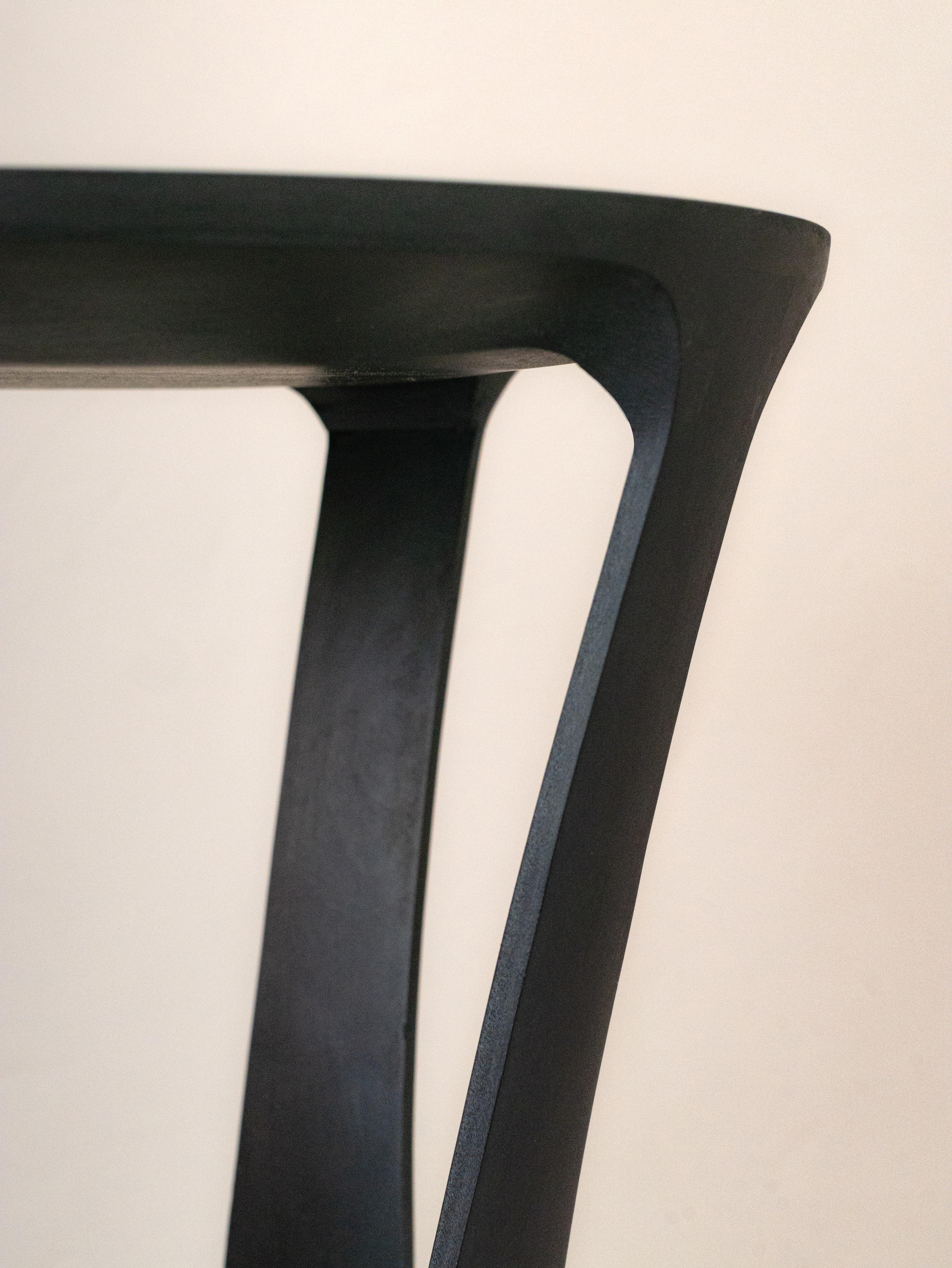 Minimalist Pétiole Pedestal Table  For Sale