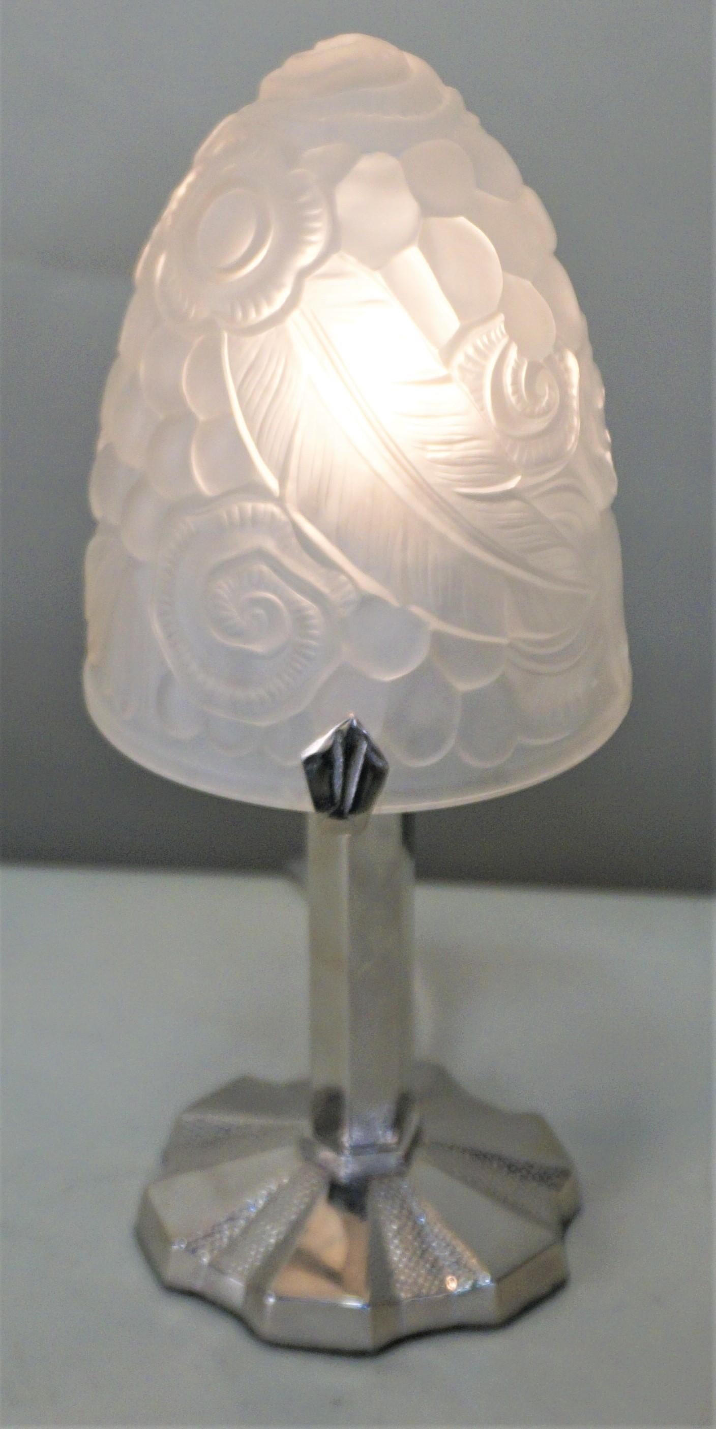 Petit 1920s French Art Deco Table Lamp In Good Condition In Fairfax, VA