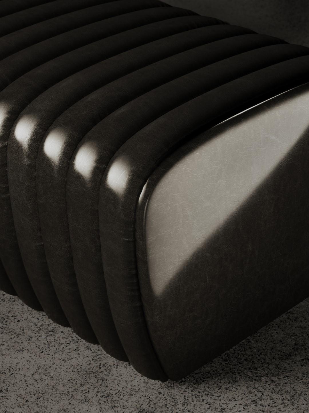 Petit Arrêt is a bench composed of a wooden shell padded with different densities polyurethane foam and finished with an upper layer of acrylic fiber and characterized by a striped padding on the seat. 
The length of the petit arrêt bench, available
