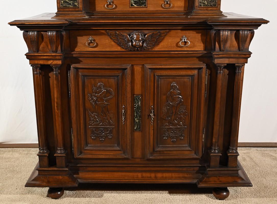 Piccolo buffet a due corpi in noce massiccio, stile rinascimentale - metà del XIX secolo in vendita 13